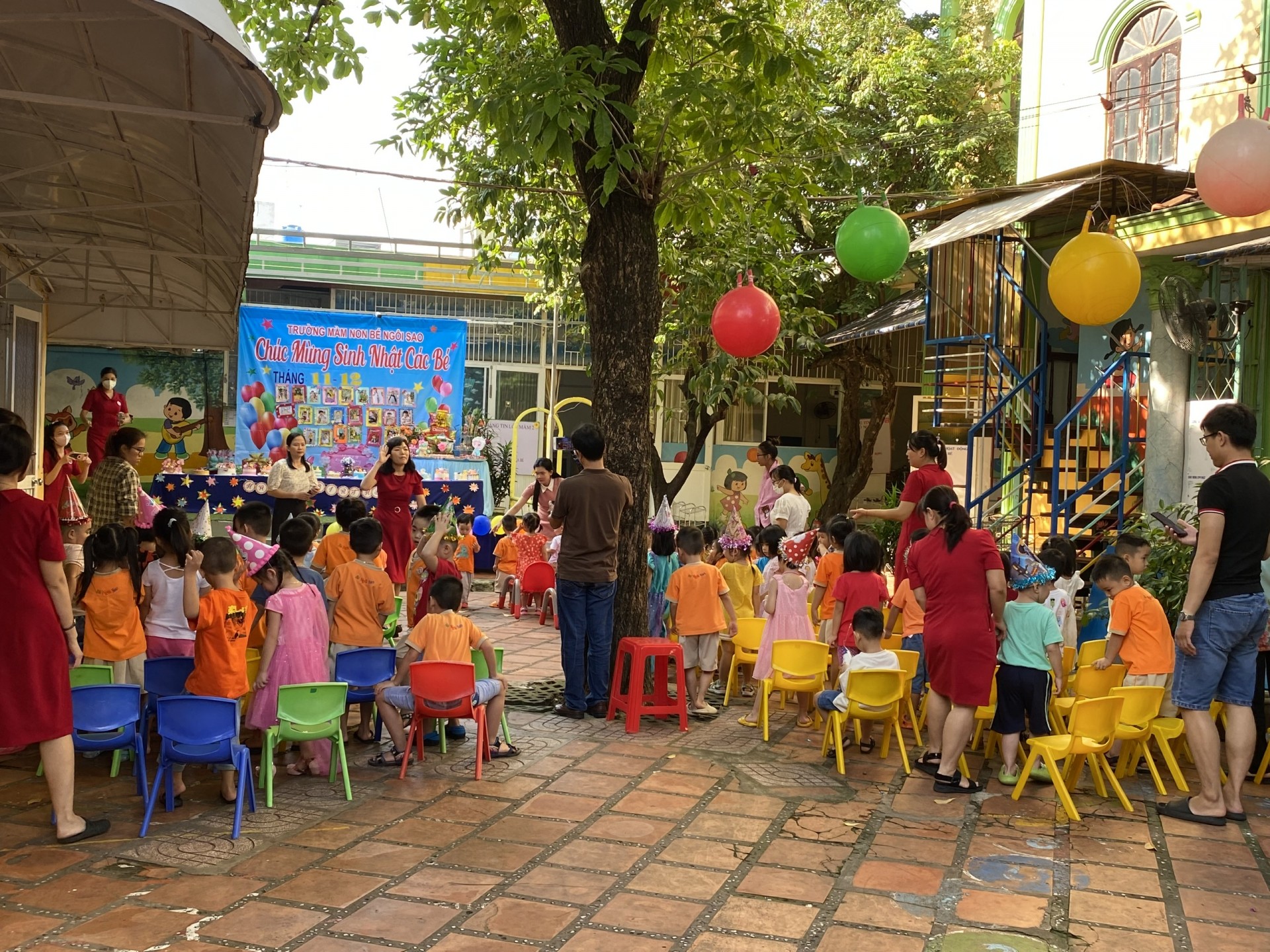 MỪNG SINH NHẬT CÔ VÀ BÉ 11/12-2022