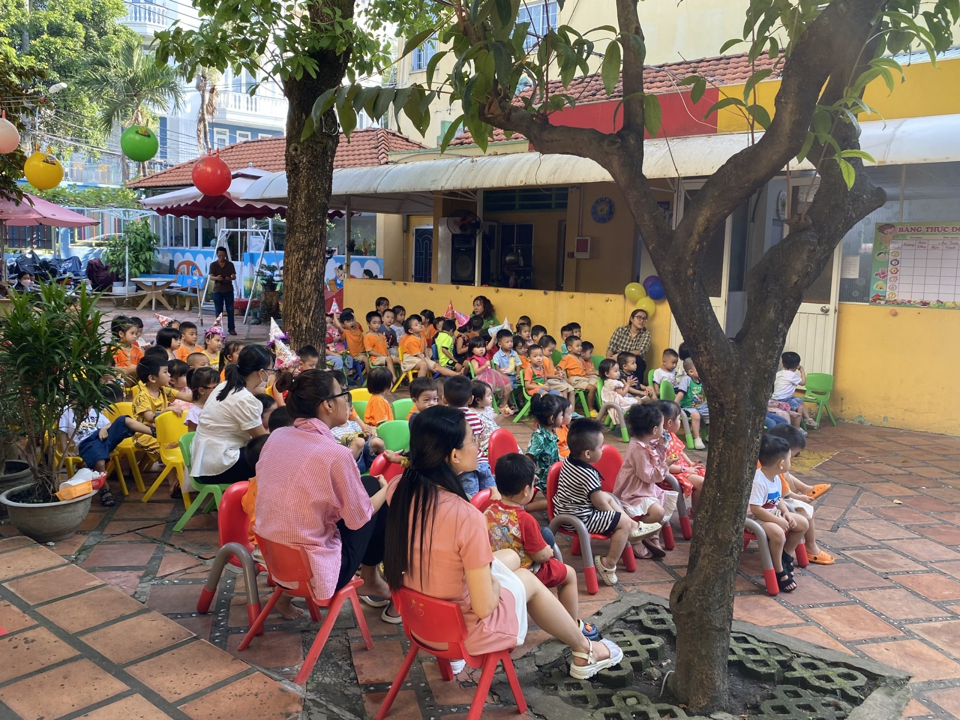 MỪNG SINH NHẬT CÔ VÀ BÉ 11/12-2022