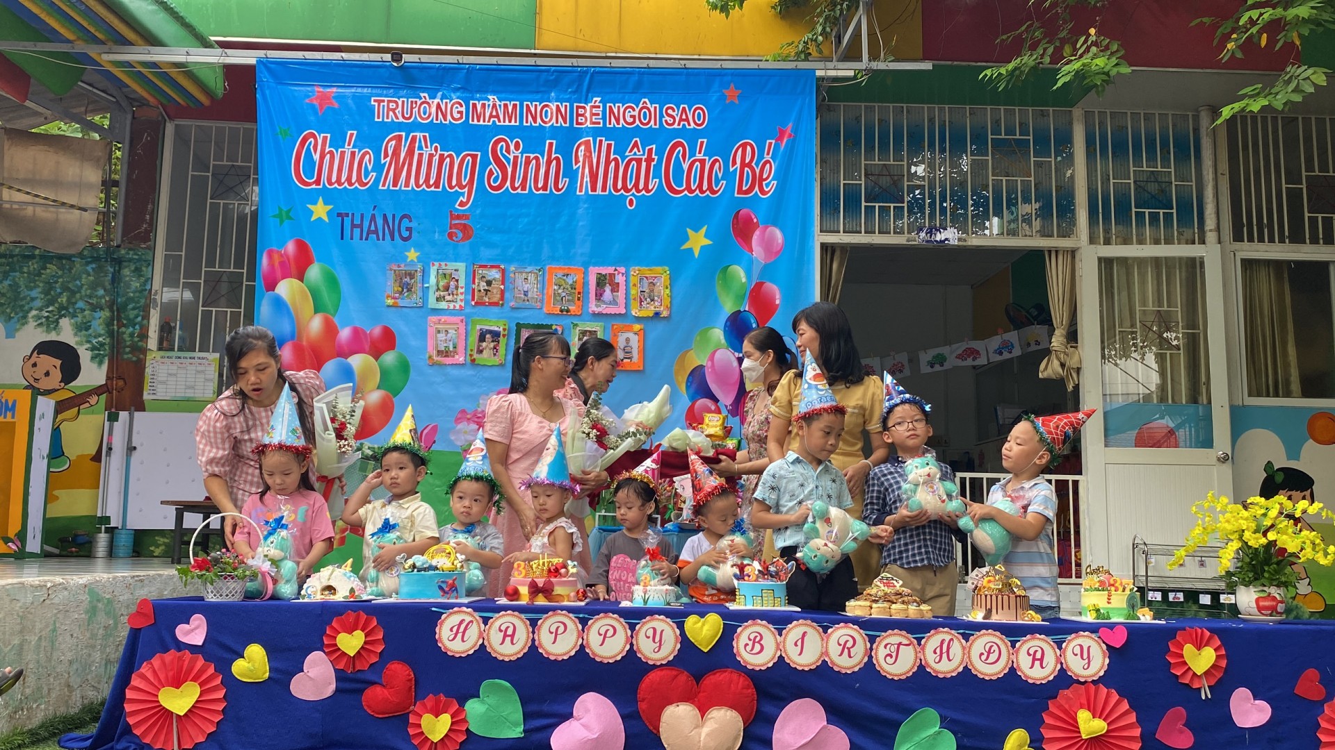 MỪNG SINH NHẬT CÔ VÀ BÉ THÁNG 5