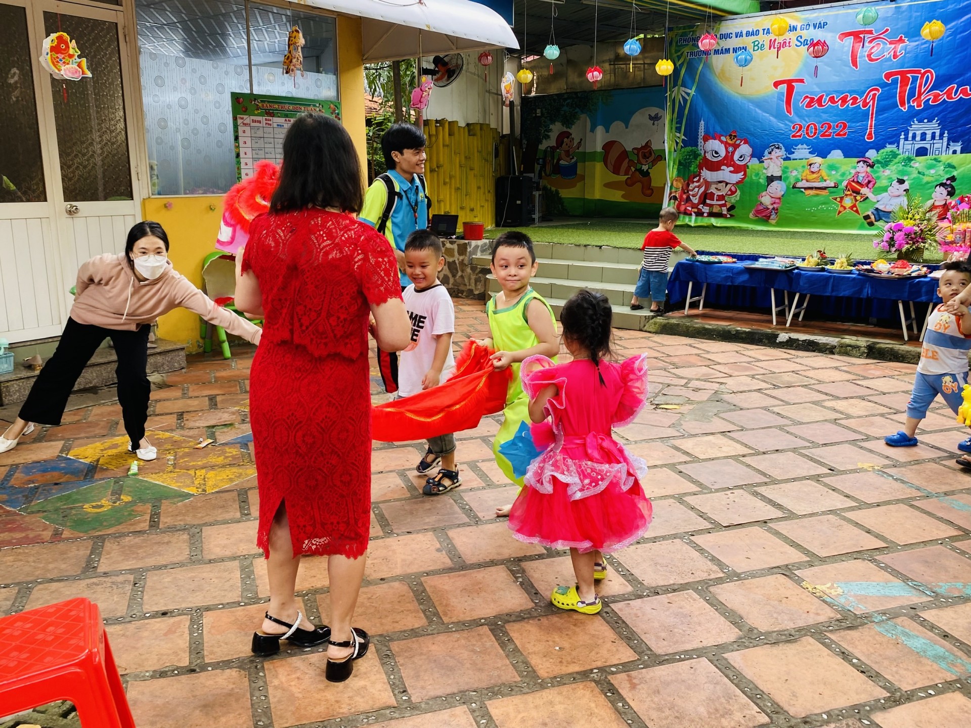 BÉ VUI TRUNG THU 2022