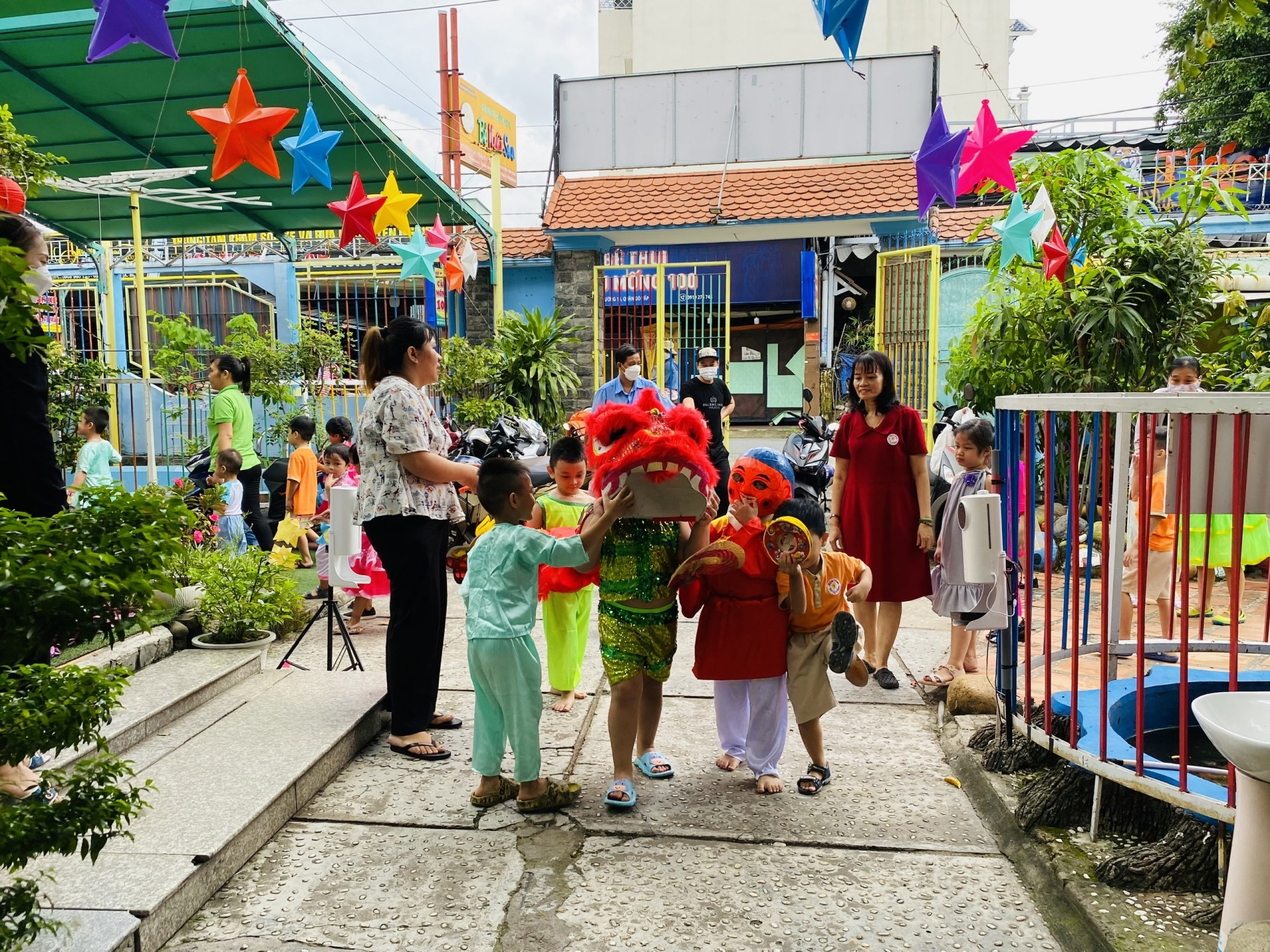 BÉ VUI TRUNG THU 2022