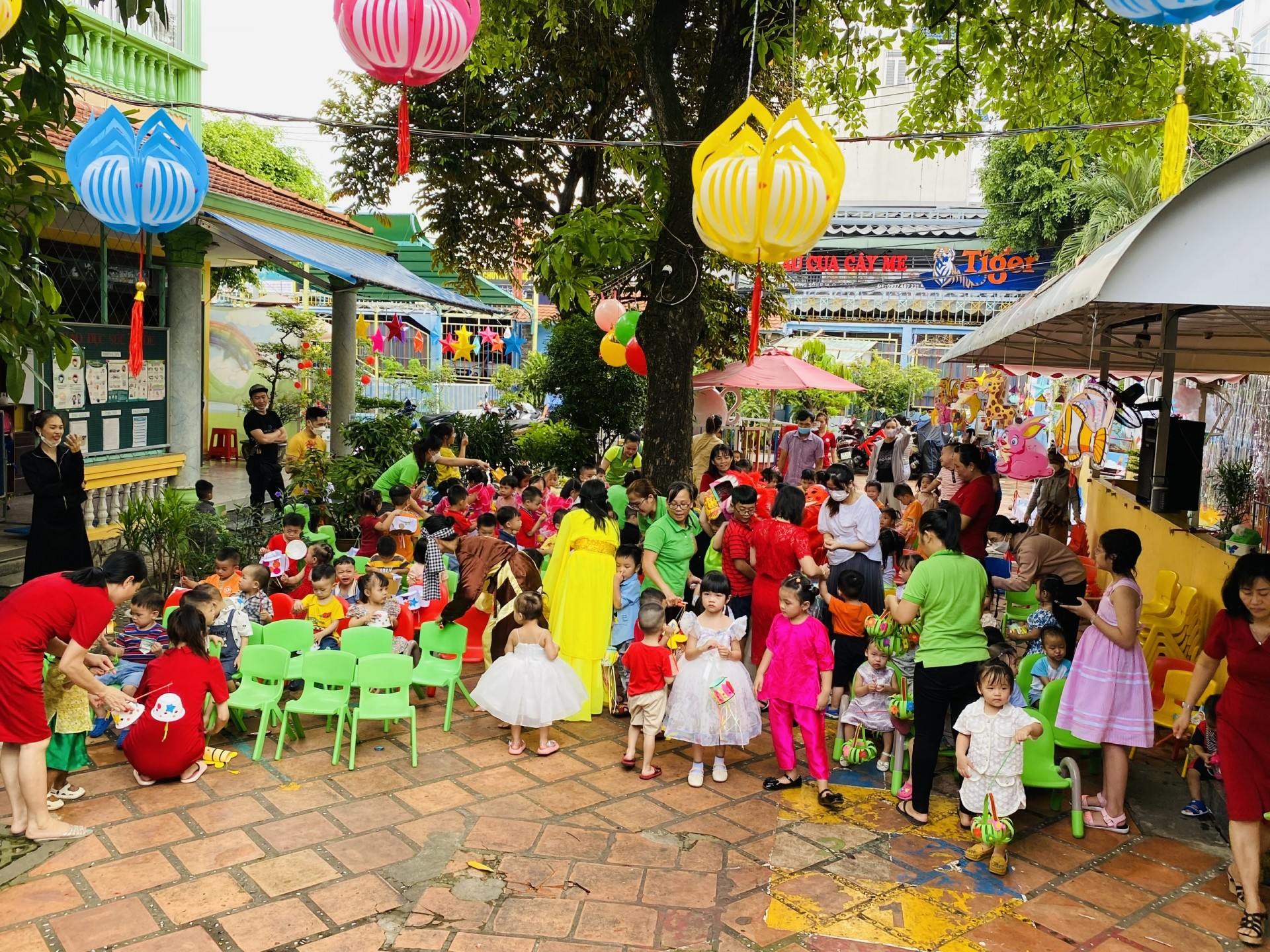 BÉ VUI TRUNG THU 2022