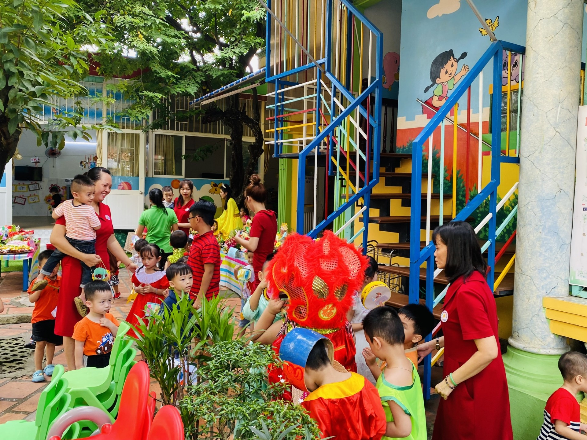 BÉ VUI TRUNG THU 2022