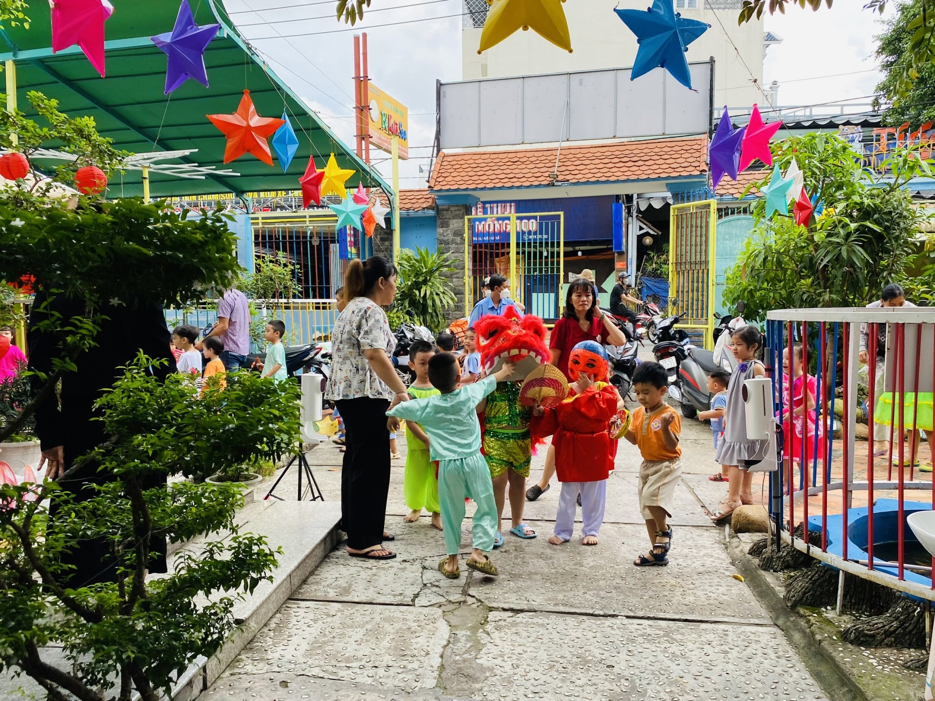 BÉ VUI TRUNG THU 2022