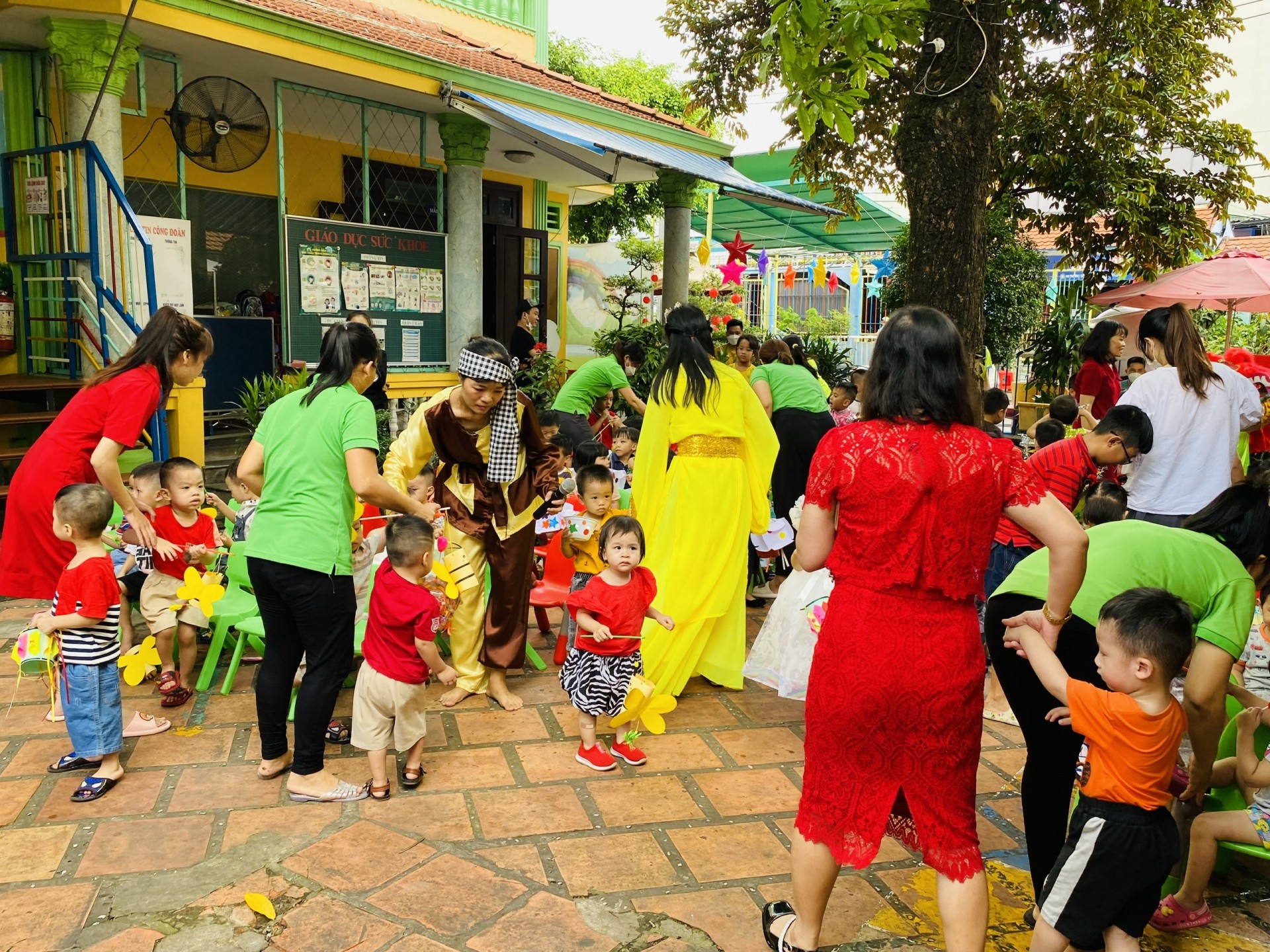 BÉ VUI TRUNG THU 2022