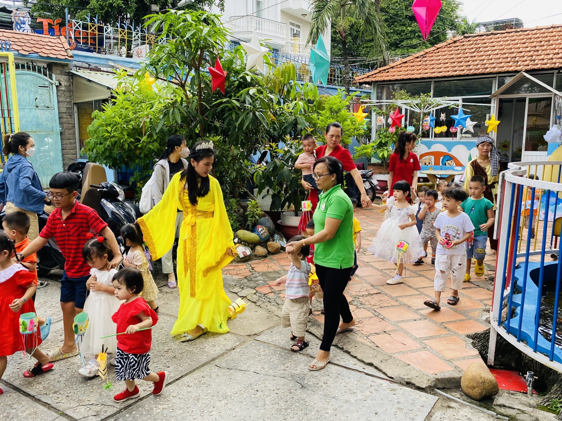 BÉ VUI TRUNG THU 2022