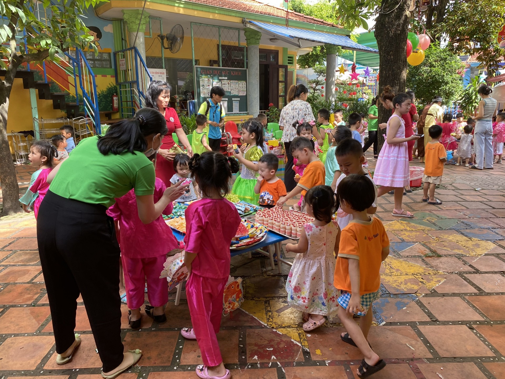 BÉ VUI TRUNG THU 2022