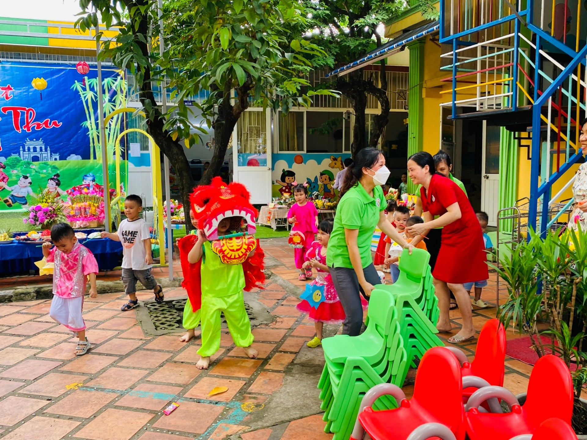 BÉ VUI TRUNG THU 2022