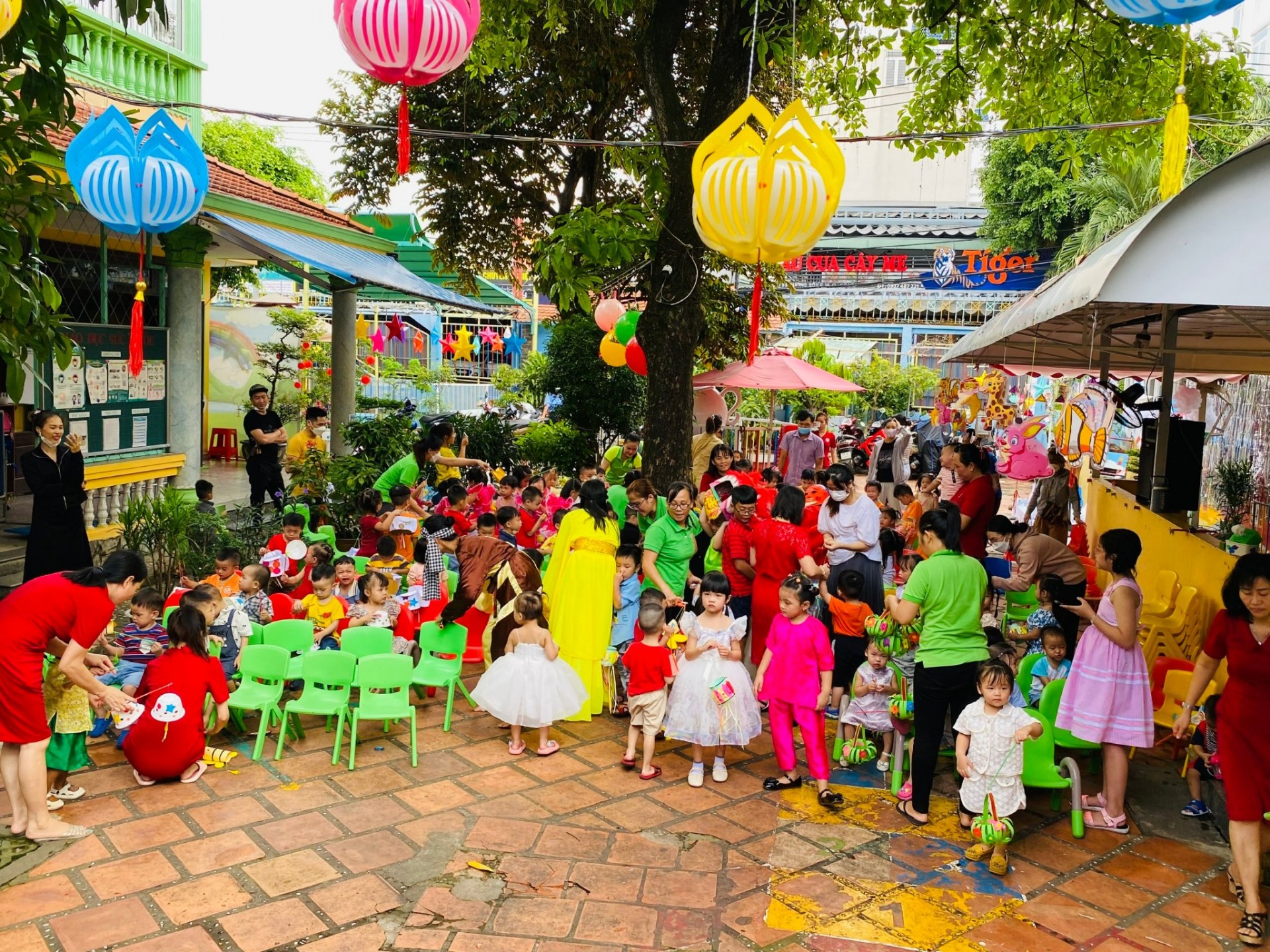 BÉ VUI TRUNG THU 2022