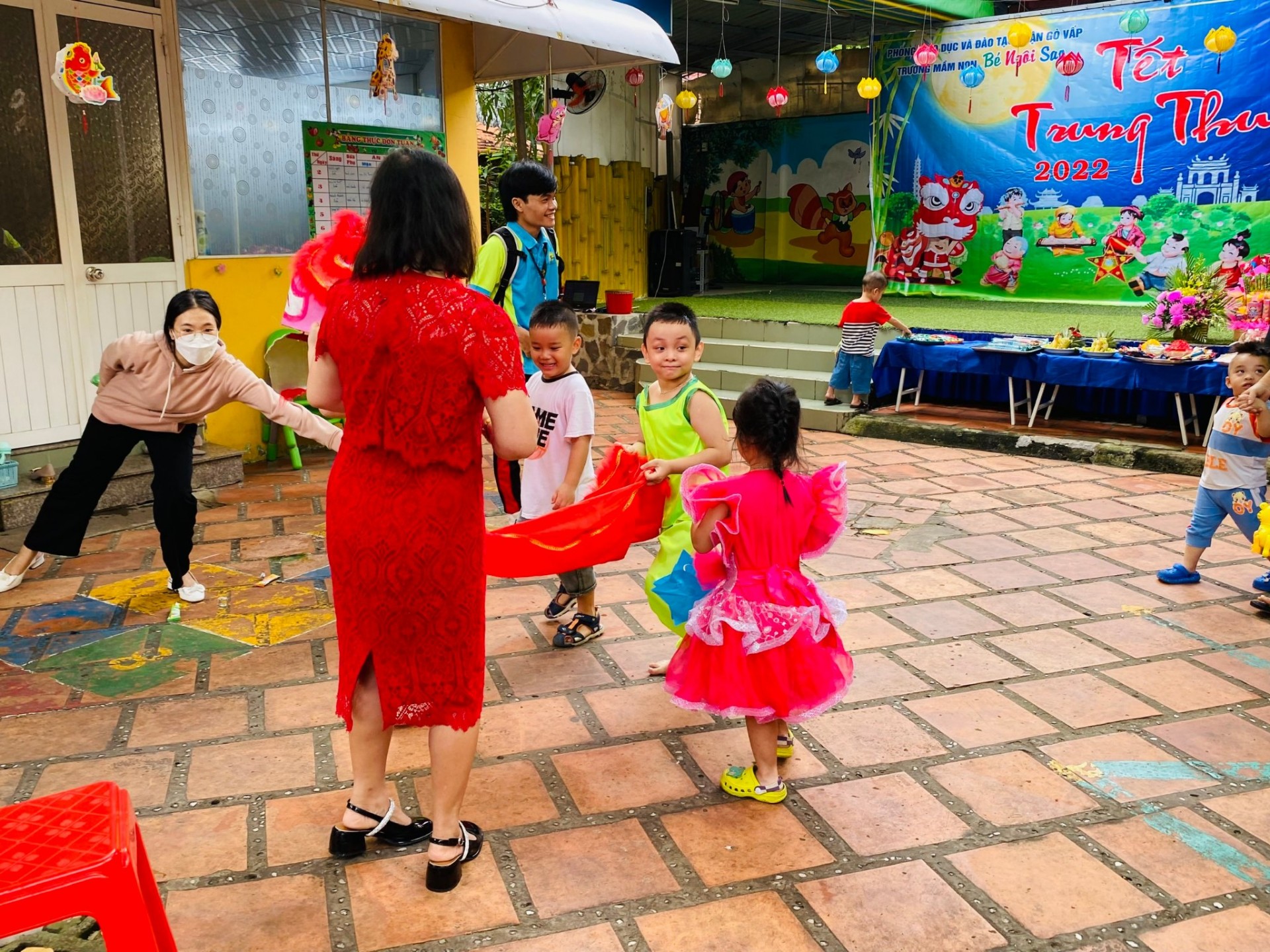 BÉ VUI TRUNG THU 2022