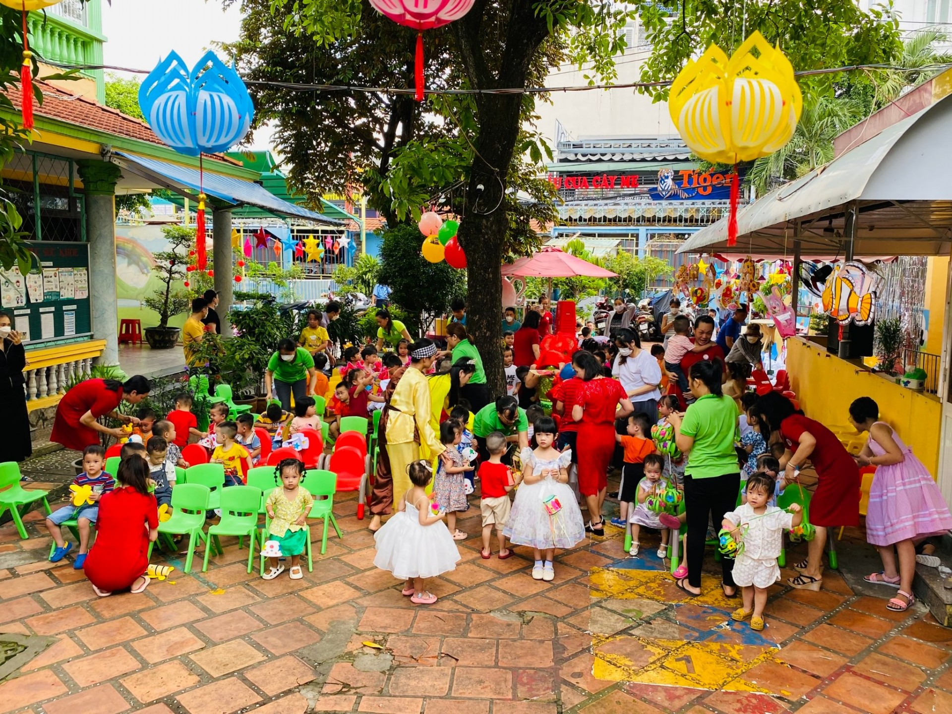 BÉ VUI TRUNG THU 2022