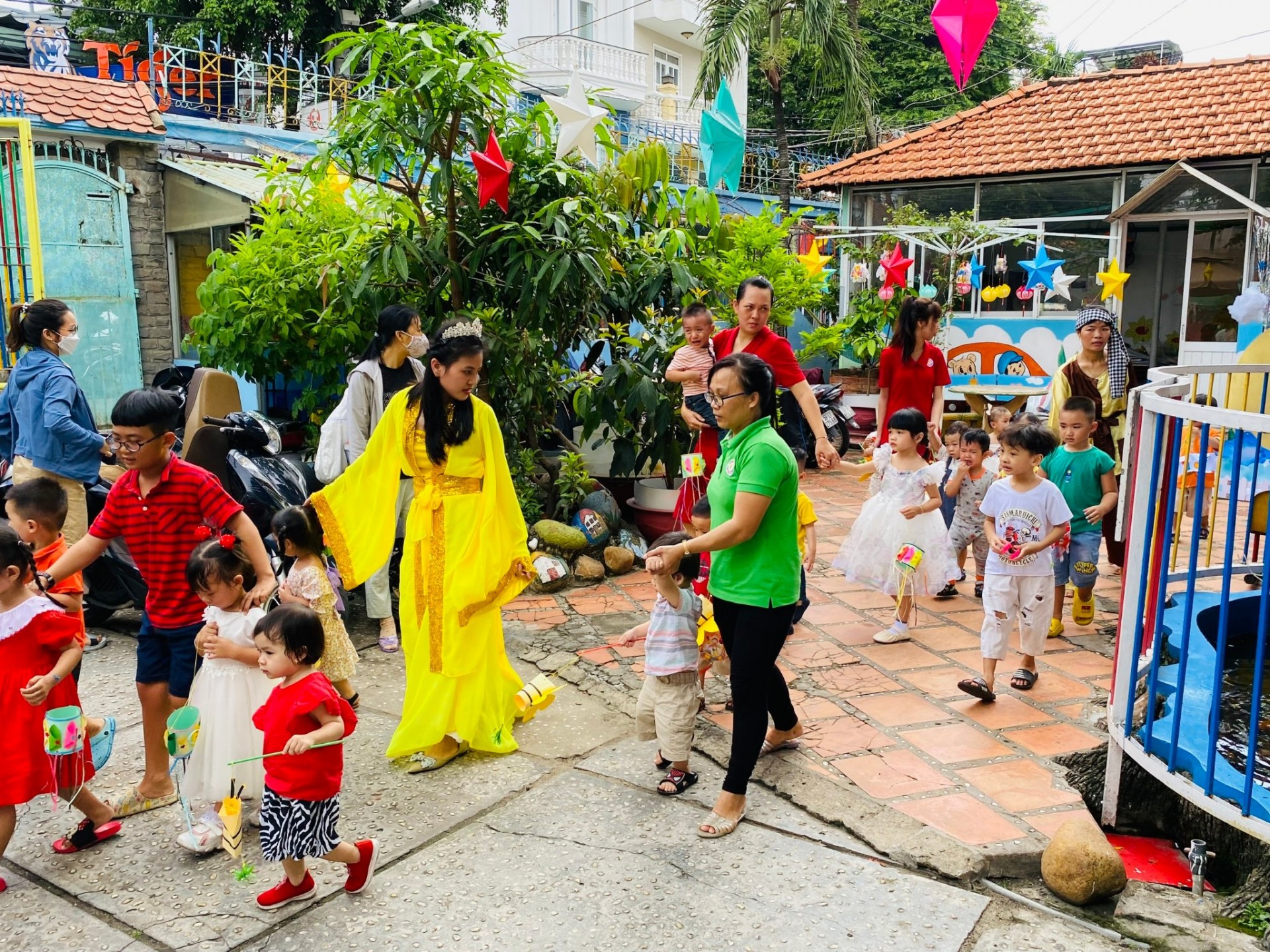 BÉ VUI TRUNG THU 2022