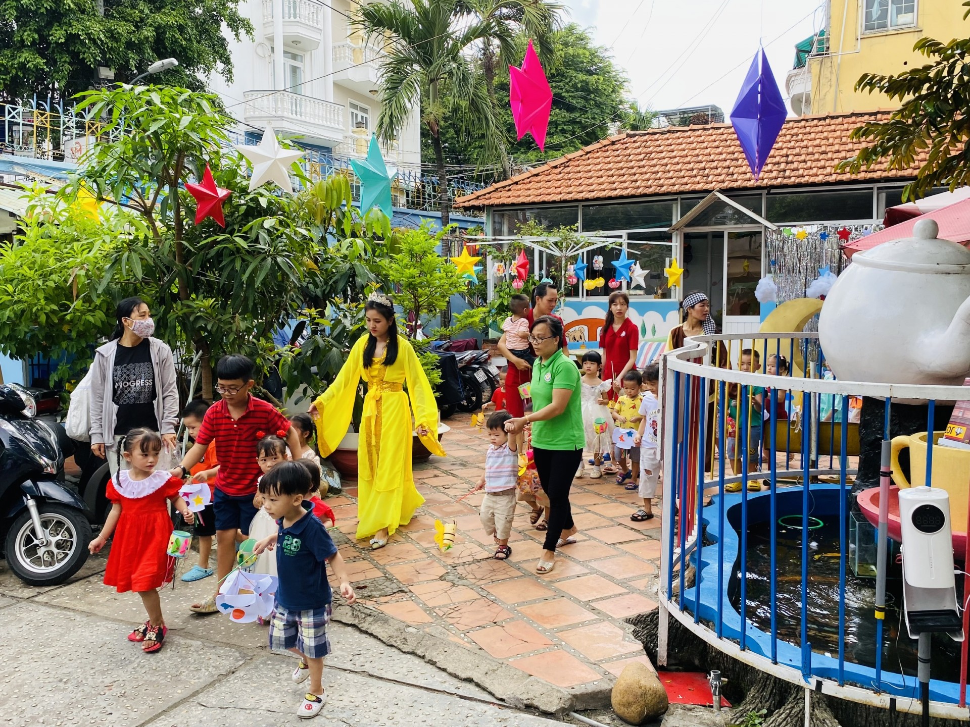 BÉ VUI TRUNG THU 2022