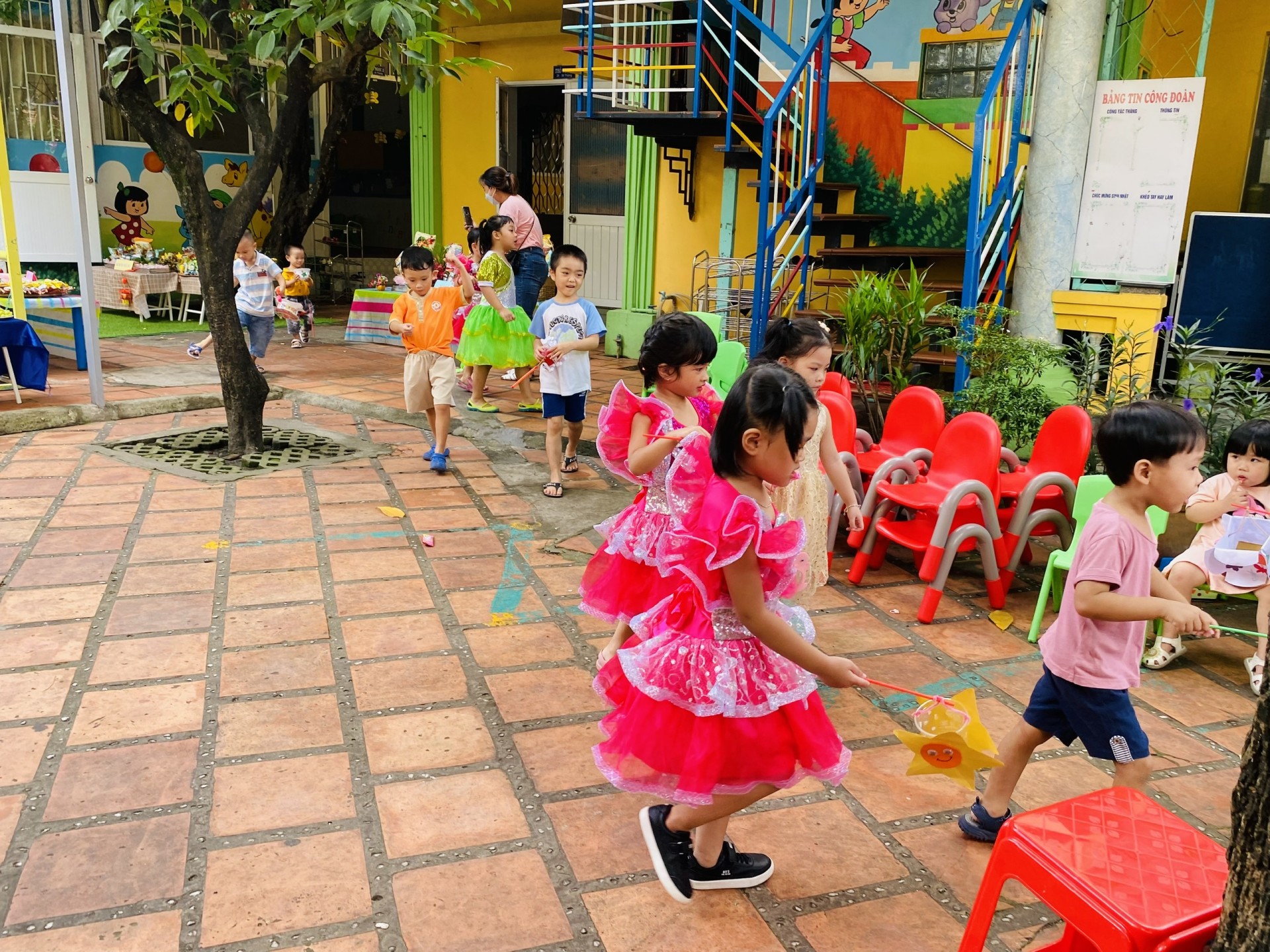 BÉ VUI TRUNG THU 2022