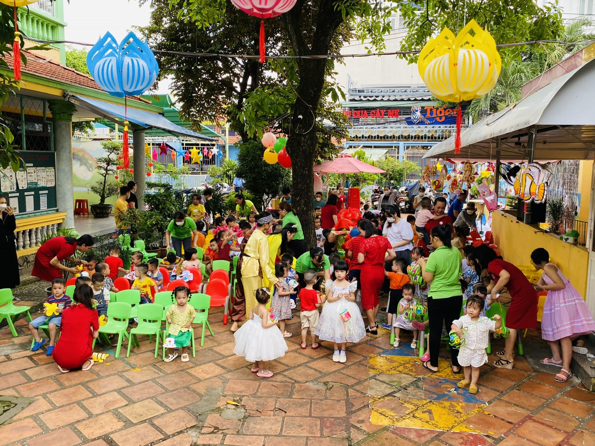 BÉ VUI TRUNG THU 2022