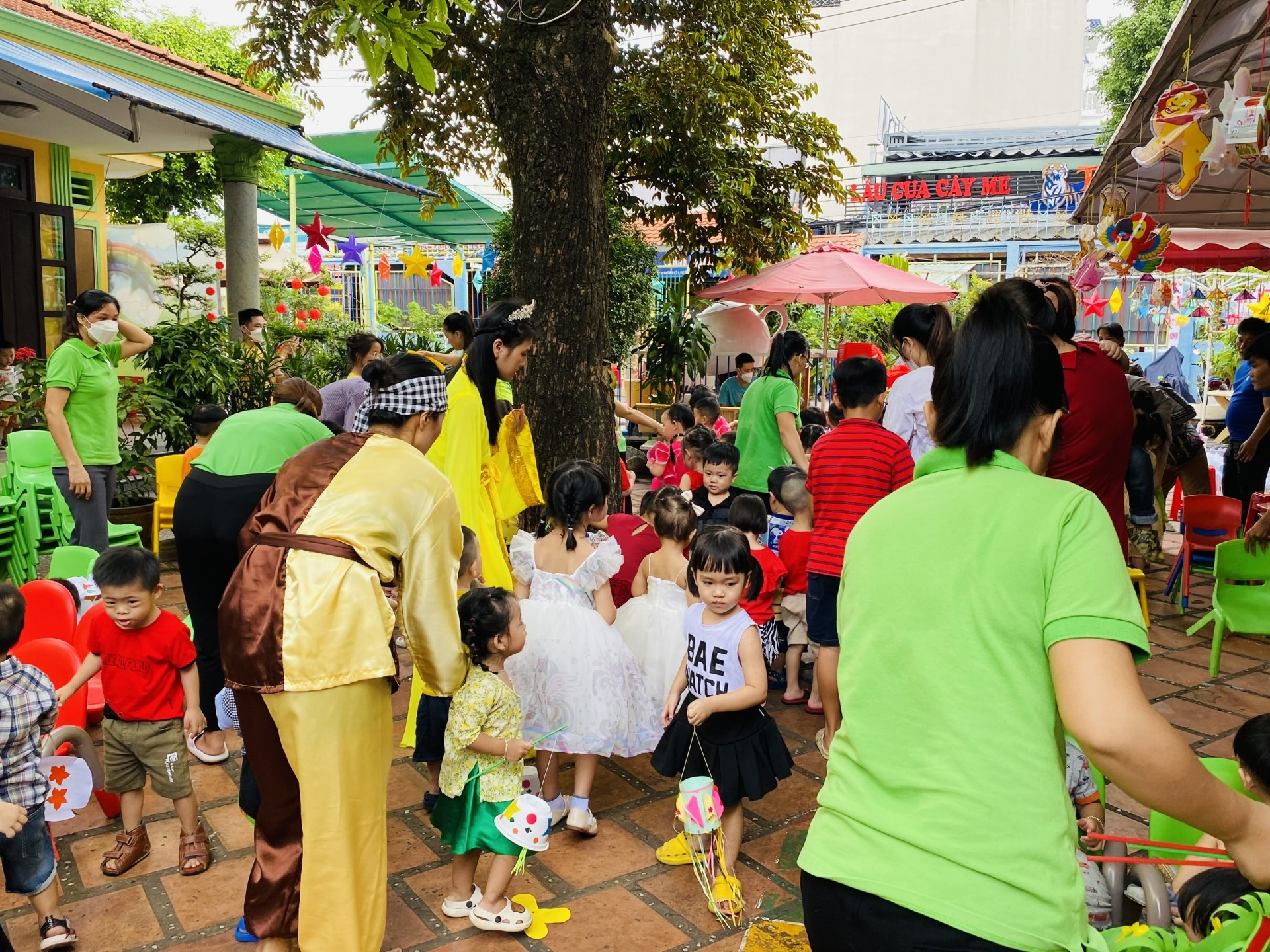 BÉ VUI TRUNG THU 2022