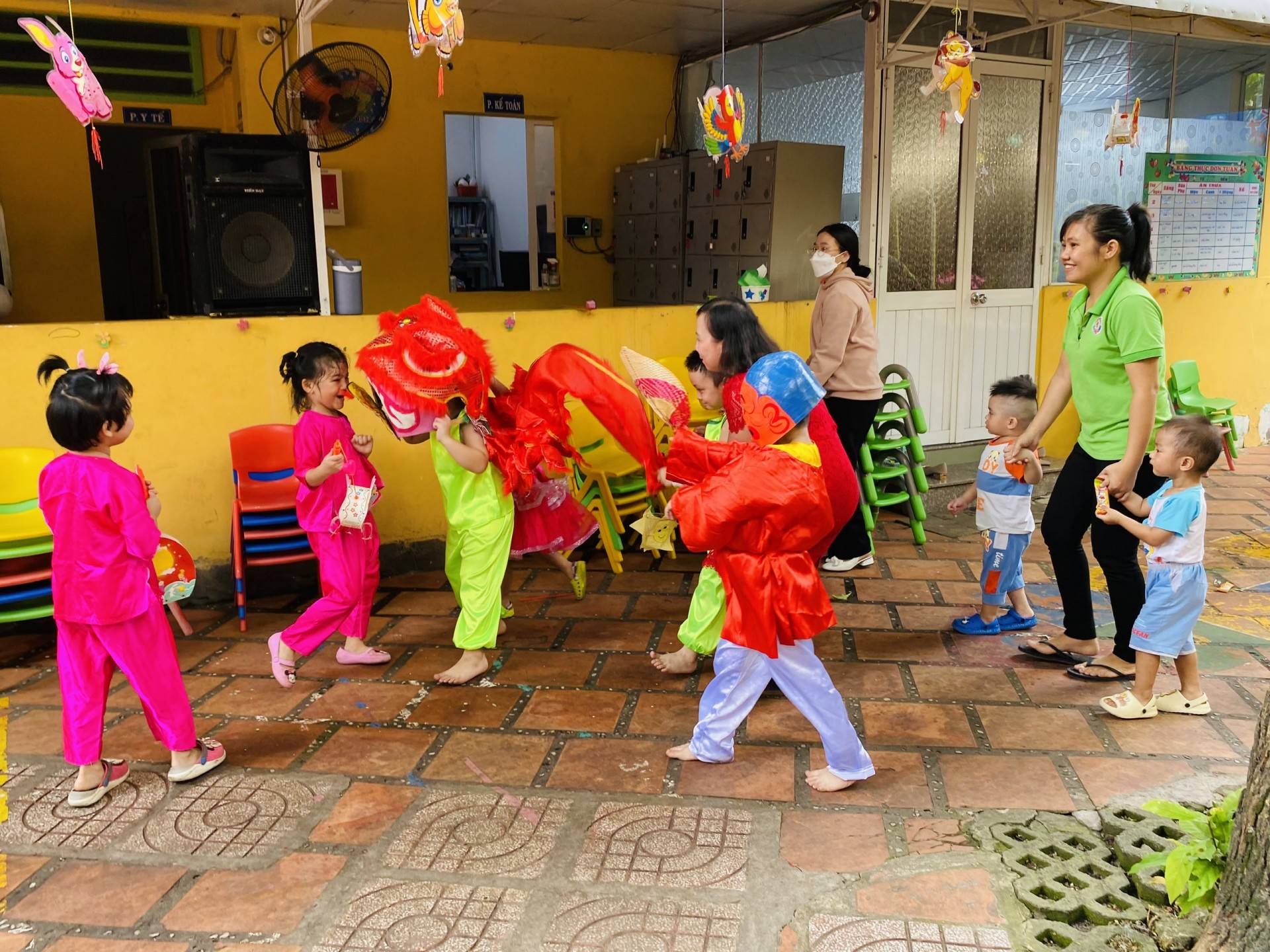 BÉ VUI TRUNG THU 2022