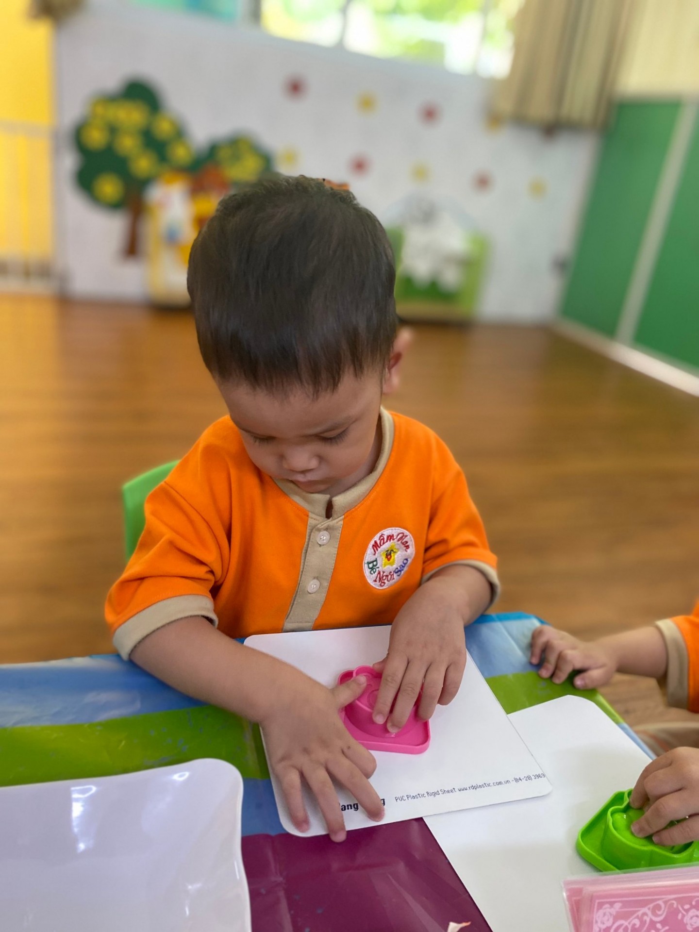 BÉ LÀM  ĐÈN VÀ BÁNH TRUNG THU 2022