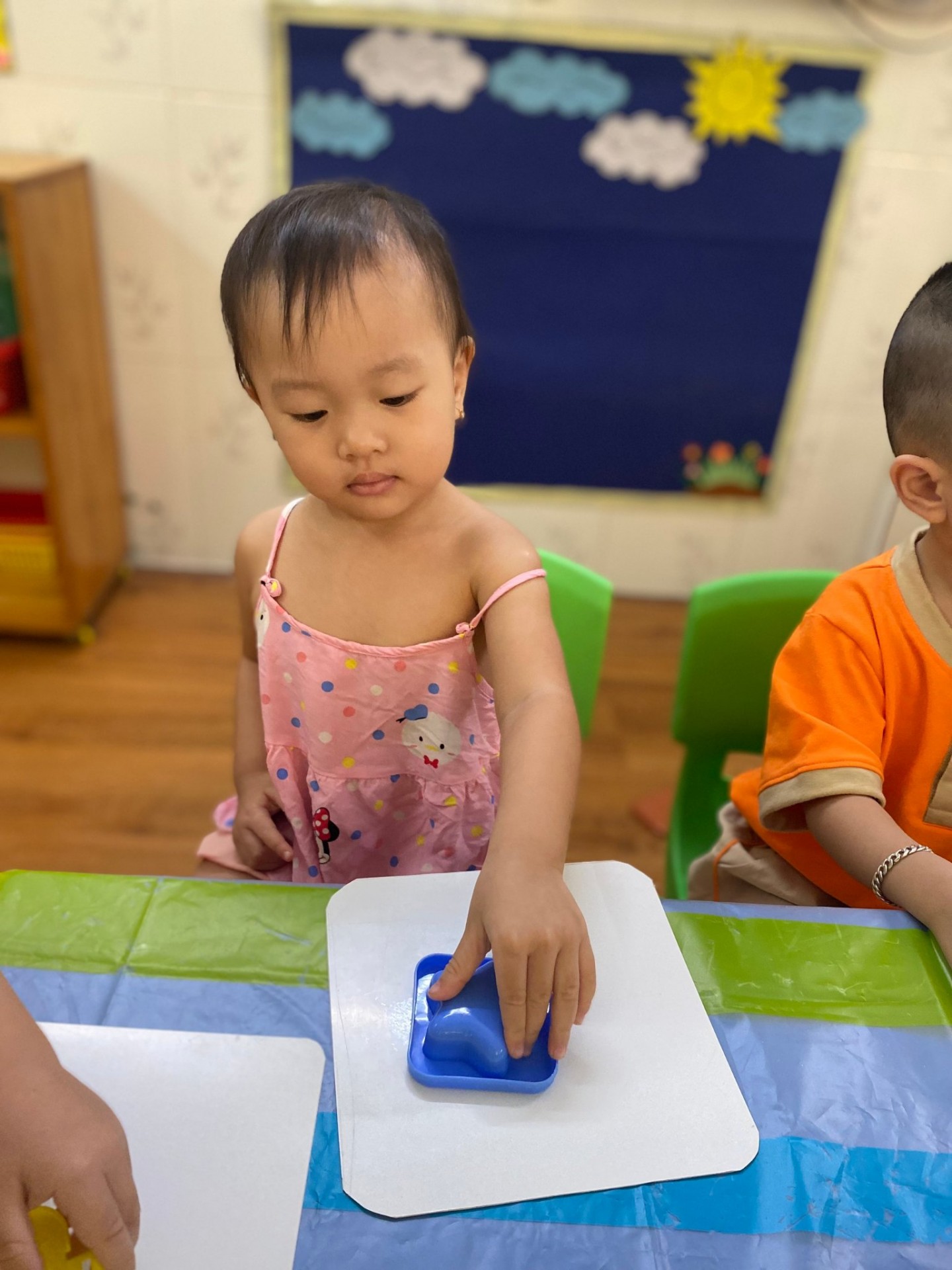 BÉ LÀM  ĐÈN VÀ BÁNH TRUNG THU 2022