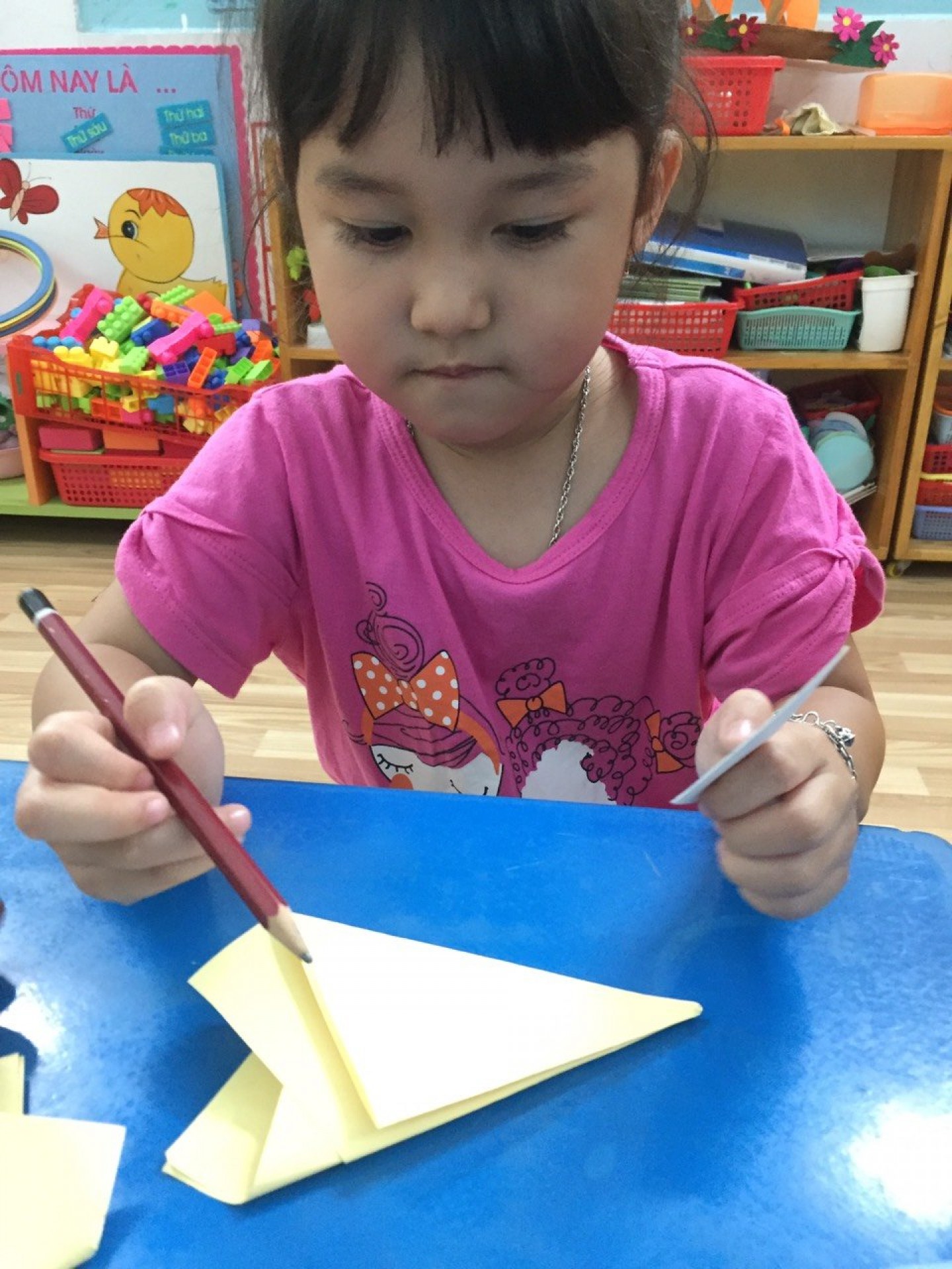 BÉ LÀM  ĐÈN VÀ BÁNH TRUNG THU 2022