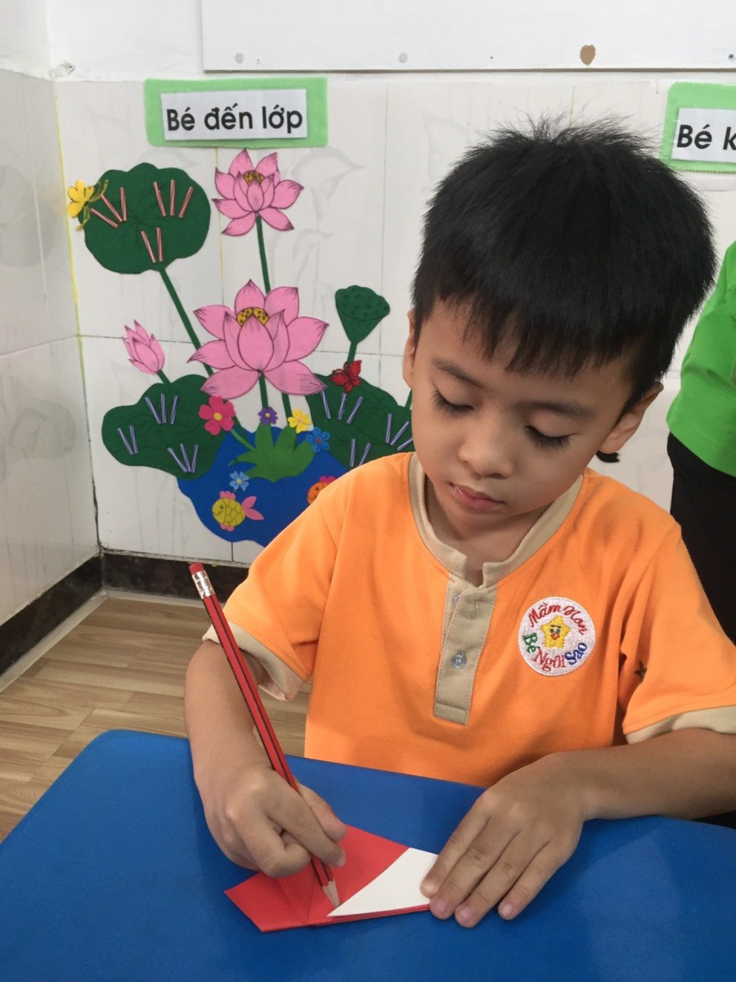 BÉ LÀM  ĐÈN VÀ BÁNH TRUNG THU 2022