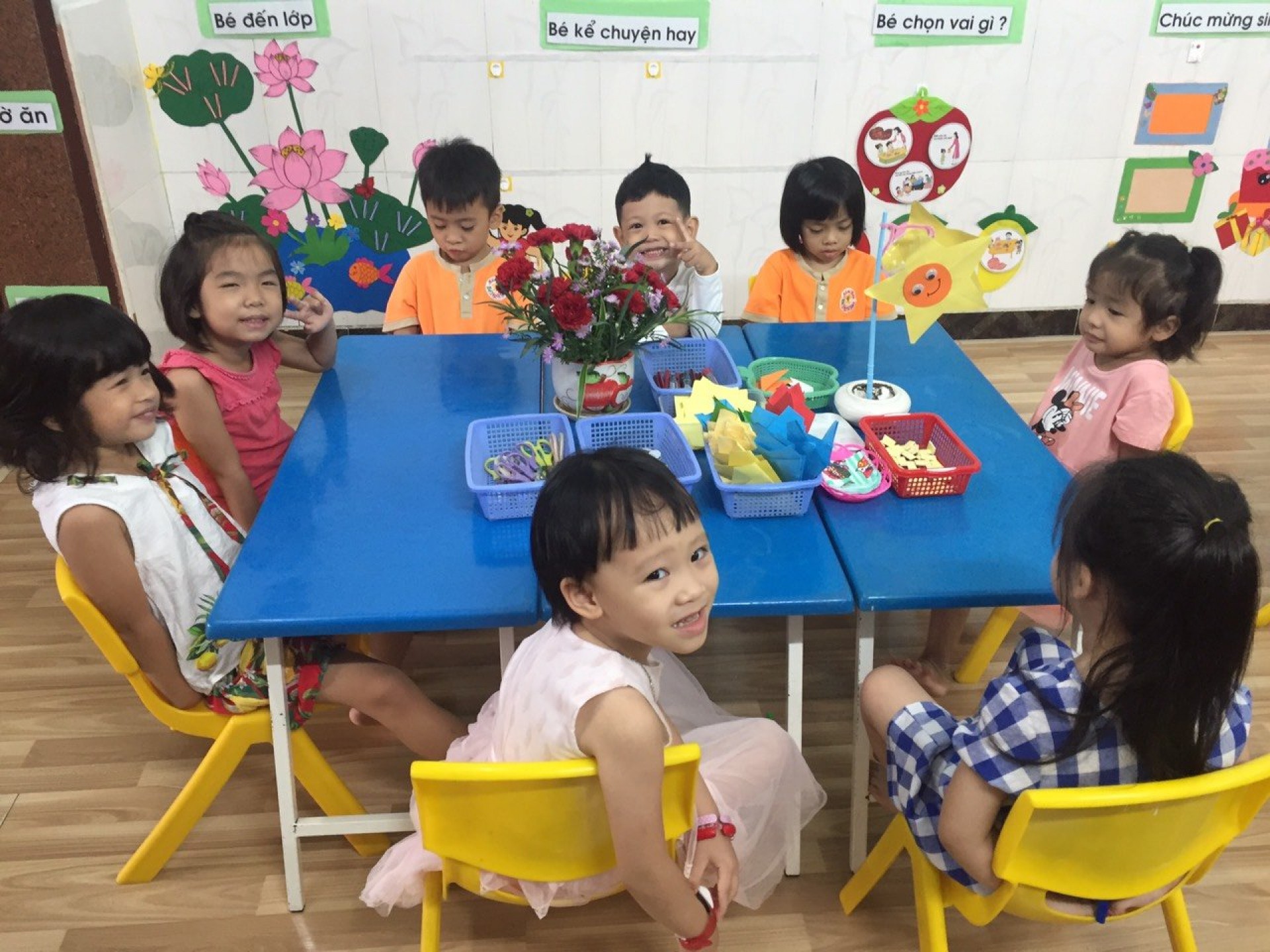 BÉ LÀM  ĐÈN VÀ BÁNH TRUNG THU 2022