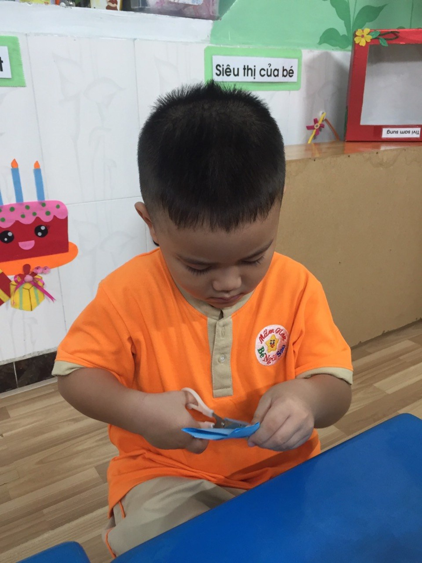 BÉ LÀM  ĐÈN VÀ BÁNH TRUNG THU 2022