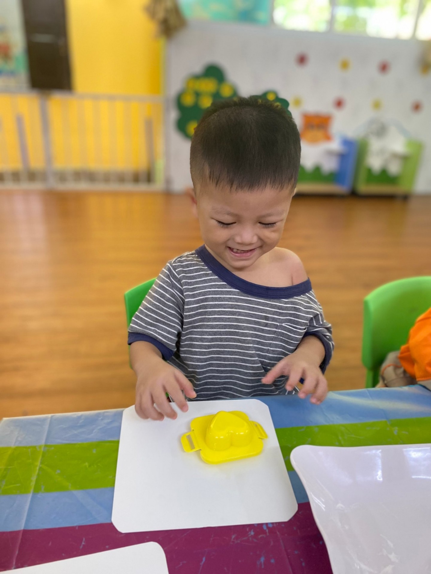 BÉ LÀM  ĐÈN VÀ BÁNH TRUNG THU 2022