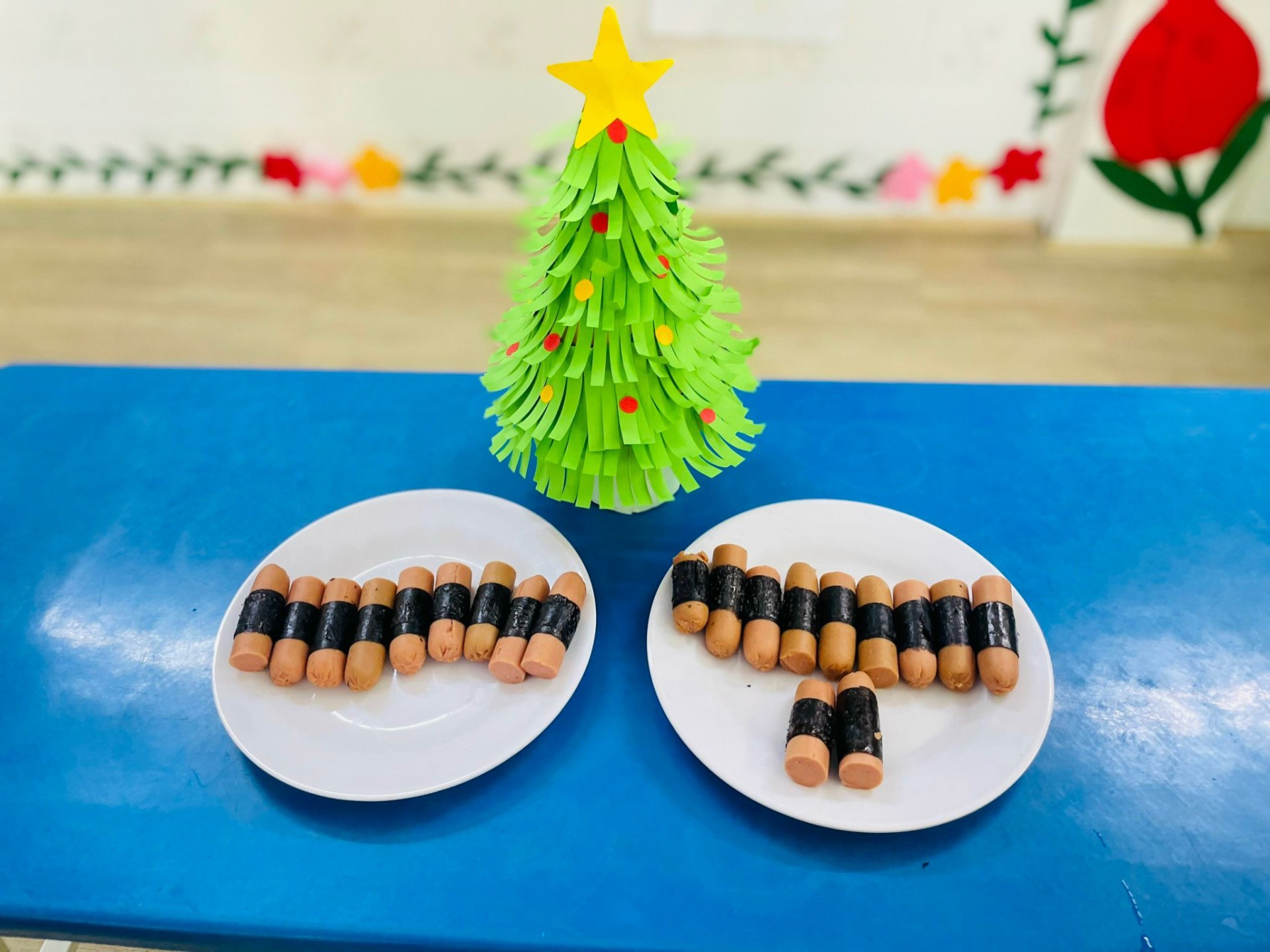 BÉ CHUẨN BỊ TIỆC GIÁNG SINH