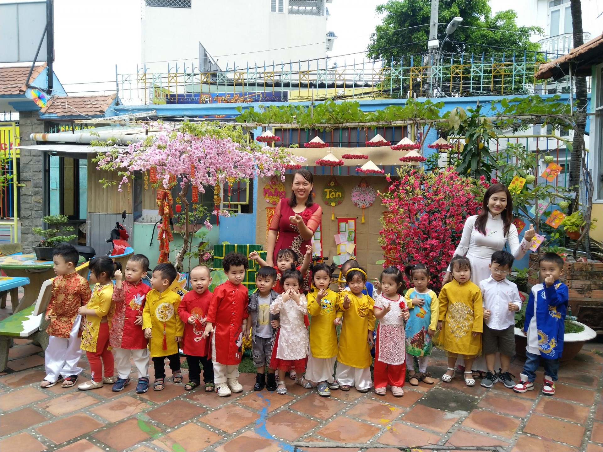 BÉ CHÀO XUÂN 2021