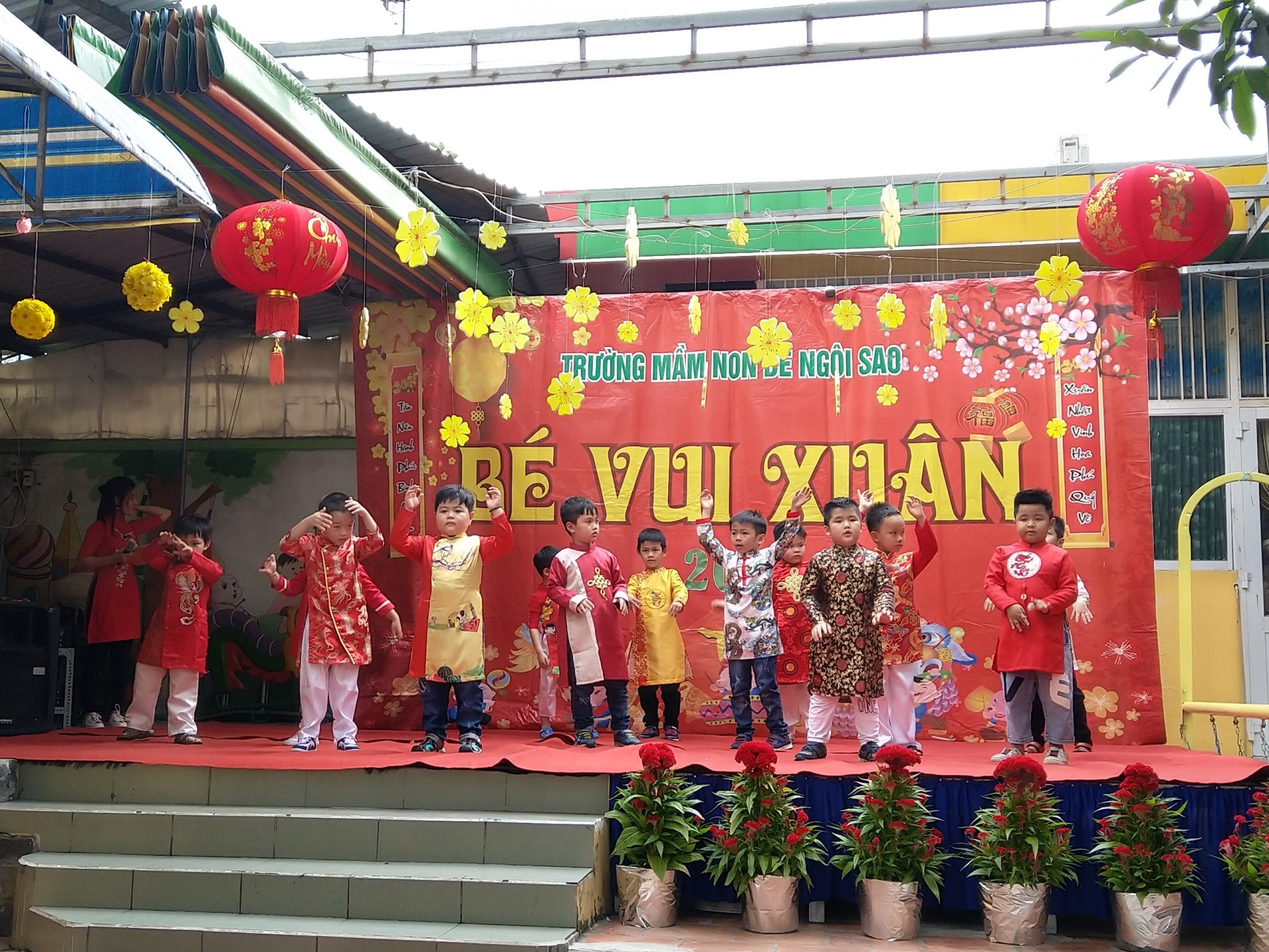 BÉ CHÀO XUÂN 2021