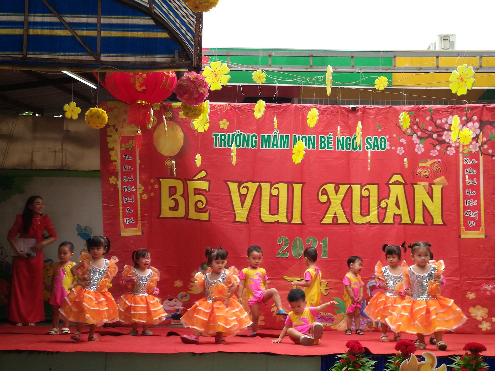 BÉ CHÀO XUÂN 2021