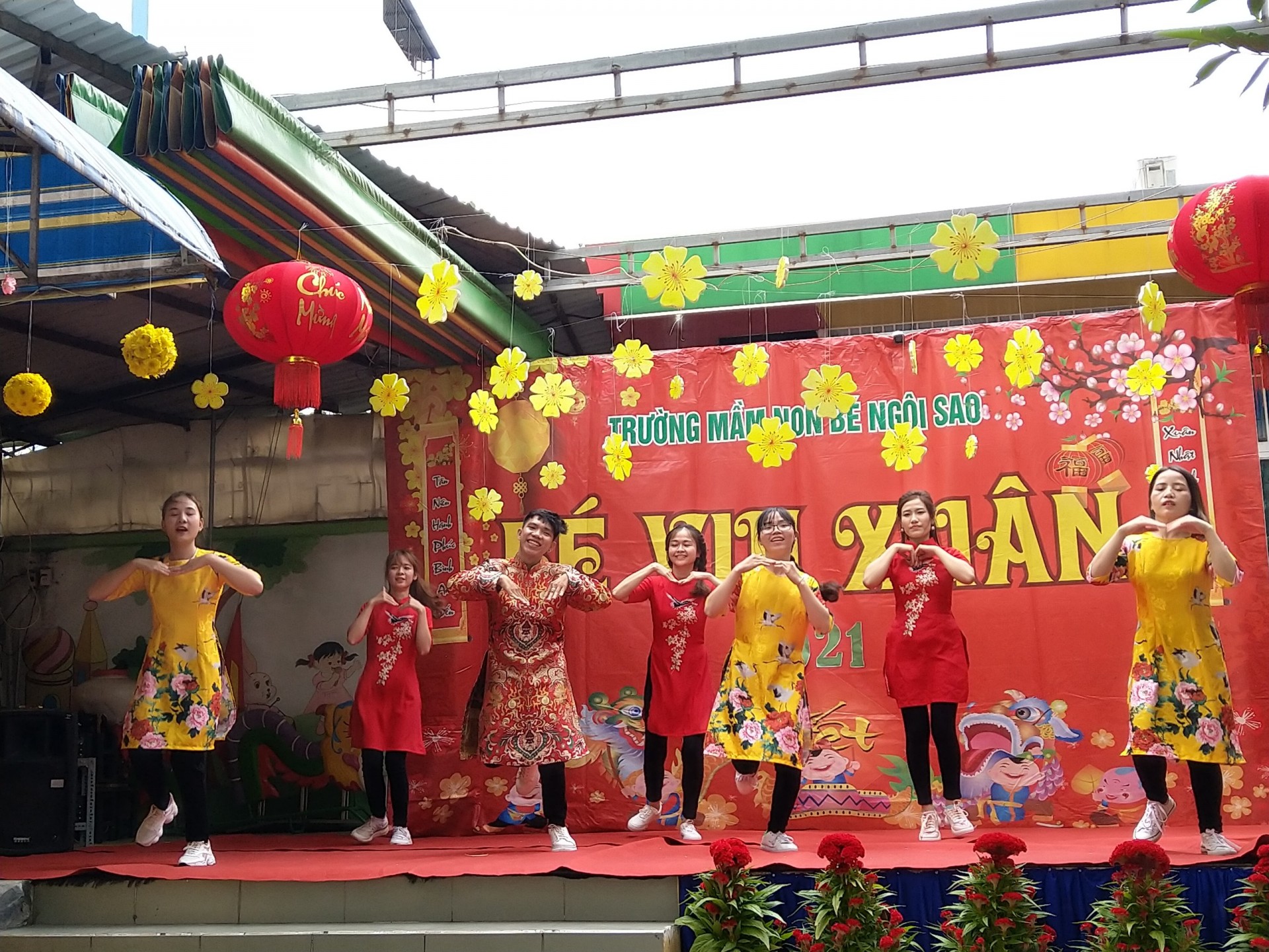 BÉ CHÀO XUÂN 2021