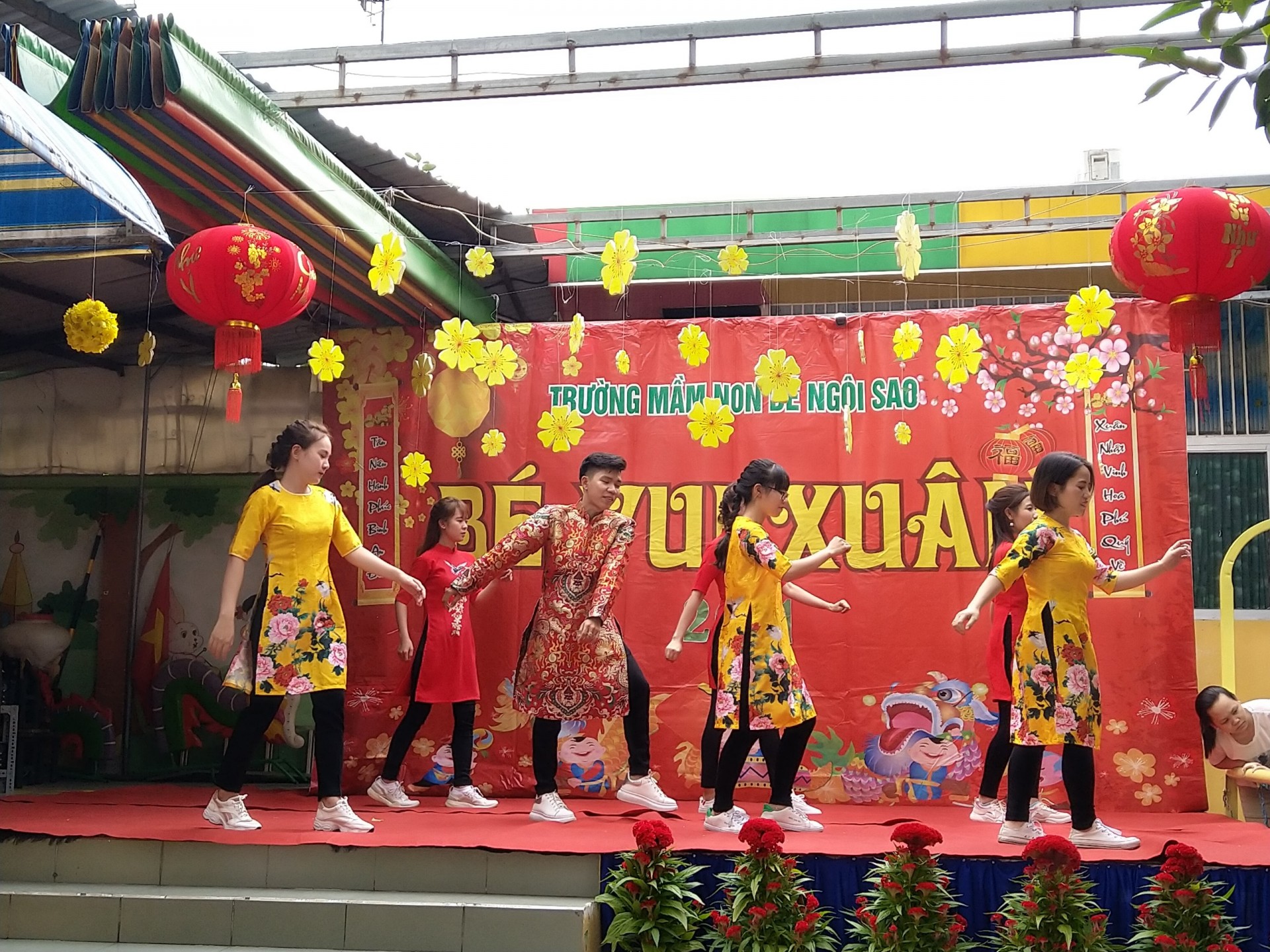 BÉ CHÀO XUÂN 2021