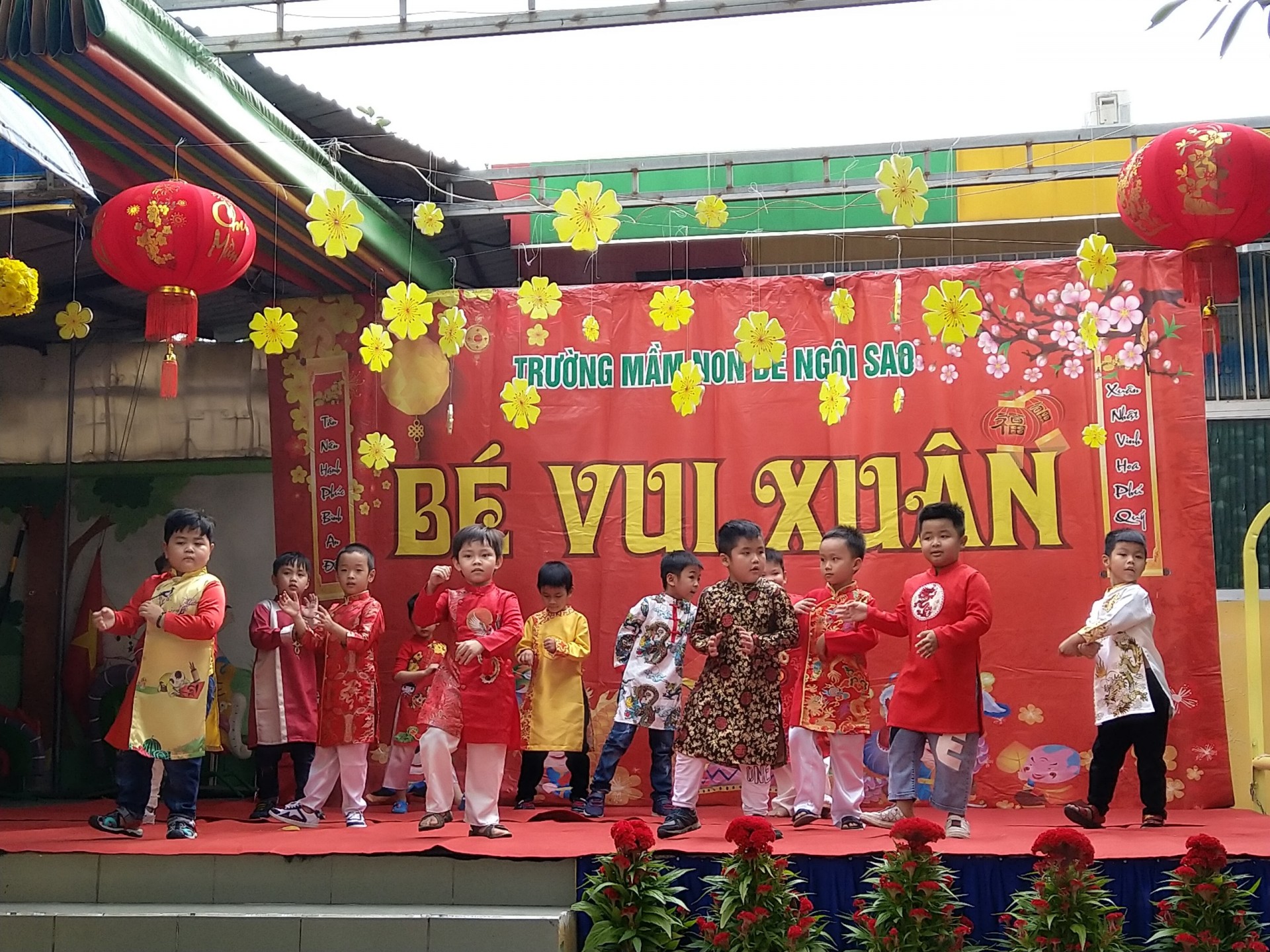 BÉ CHÀO XUÂN 2021