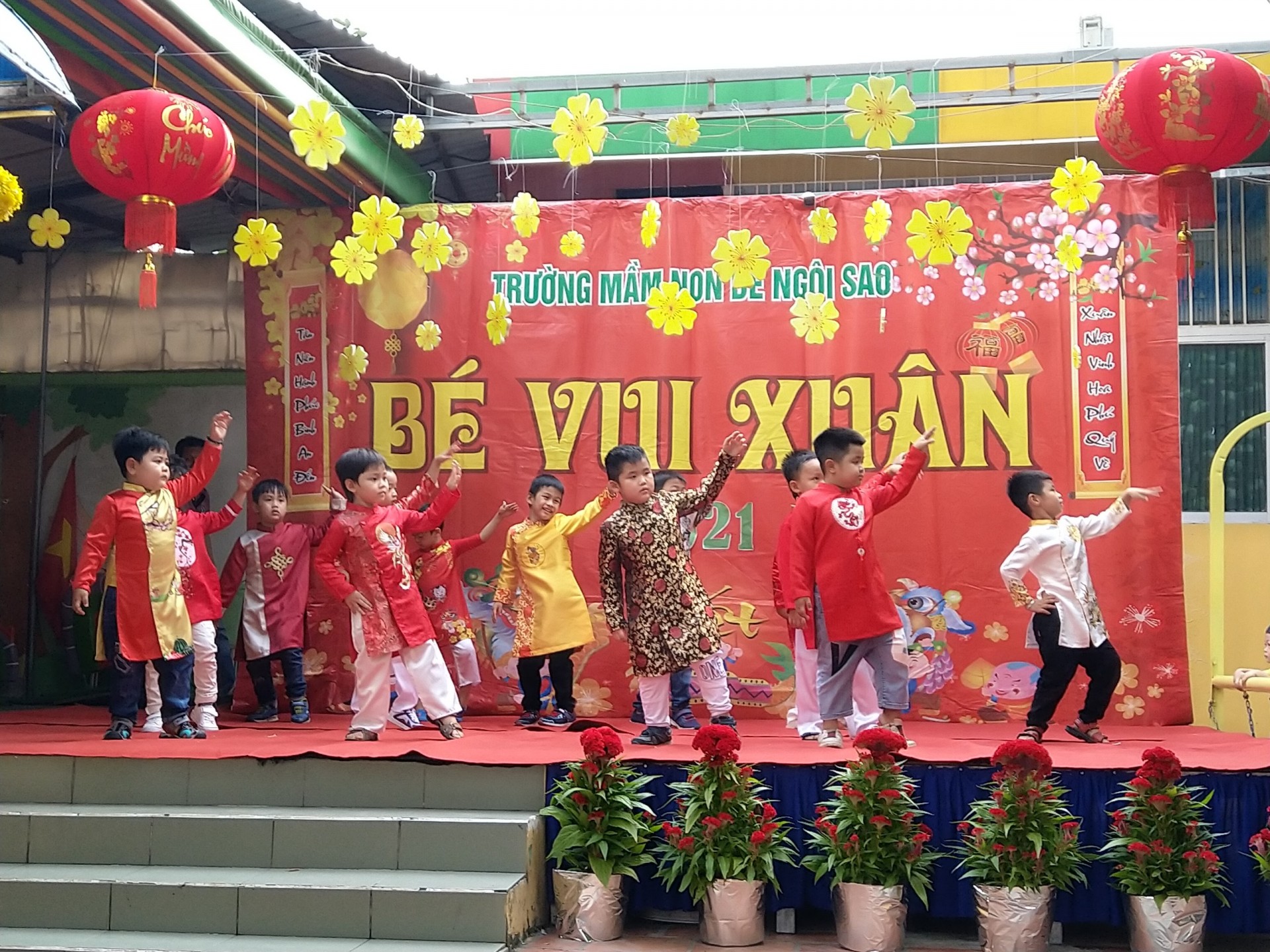 BÉ CHÀO XUÂN 2021