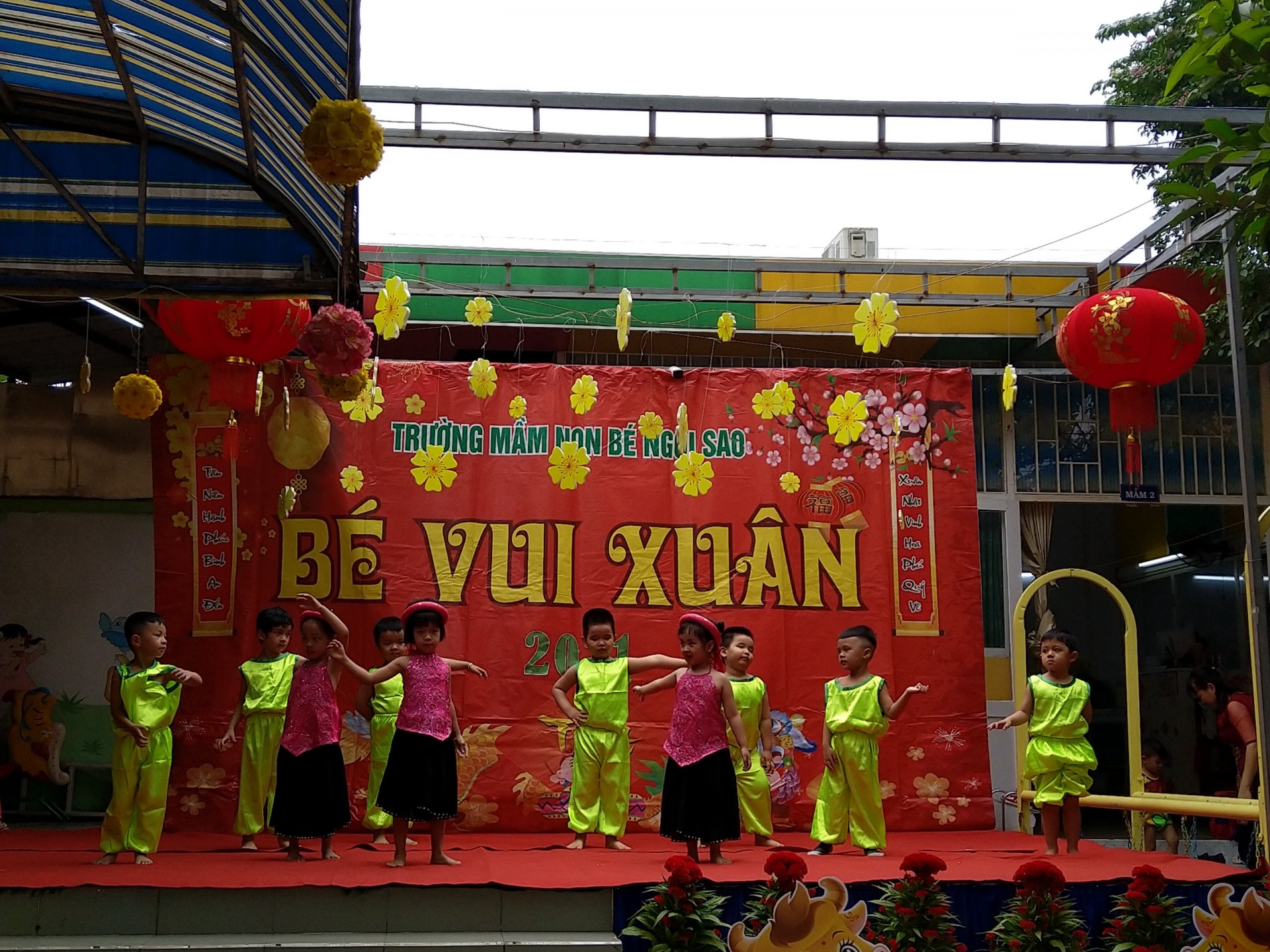 BÉ CHÀO XUÂN 2021