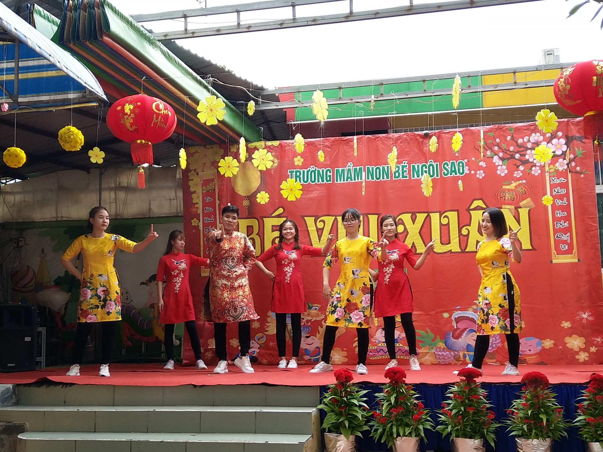 BÉ CHÀO XUÂN 2021