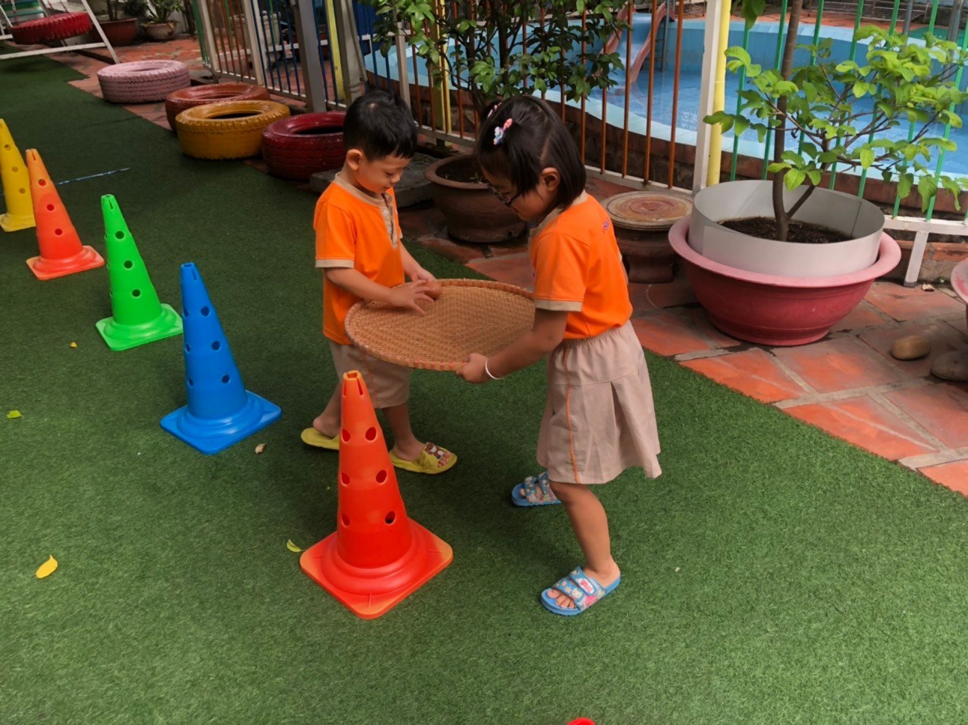 LỚP CHỒI BÉ TÌM HIỂU TRỨNG CÓ Ở ĐÂU?