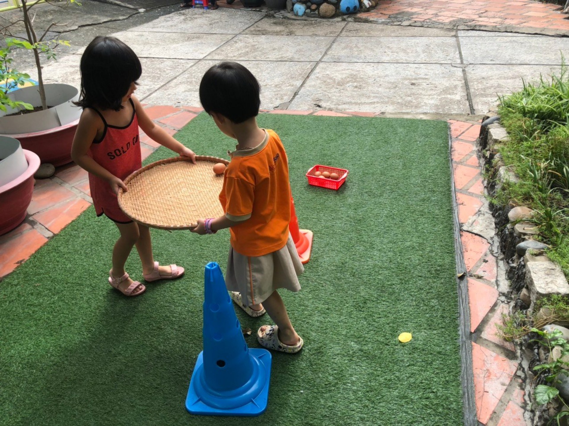 LỚP CHỒI BÉ TÌM HIỂU TRỨNG CÓ Ở ĐÂU?