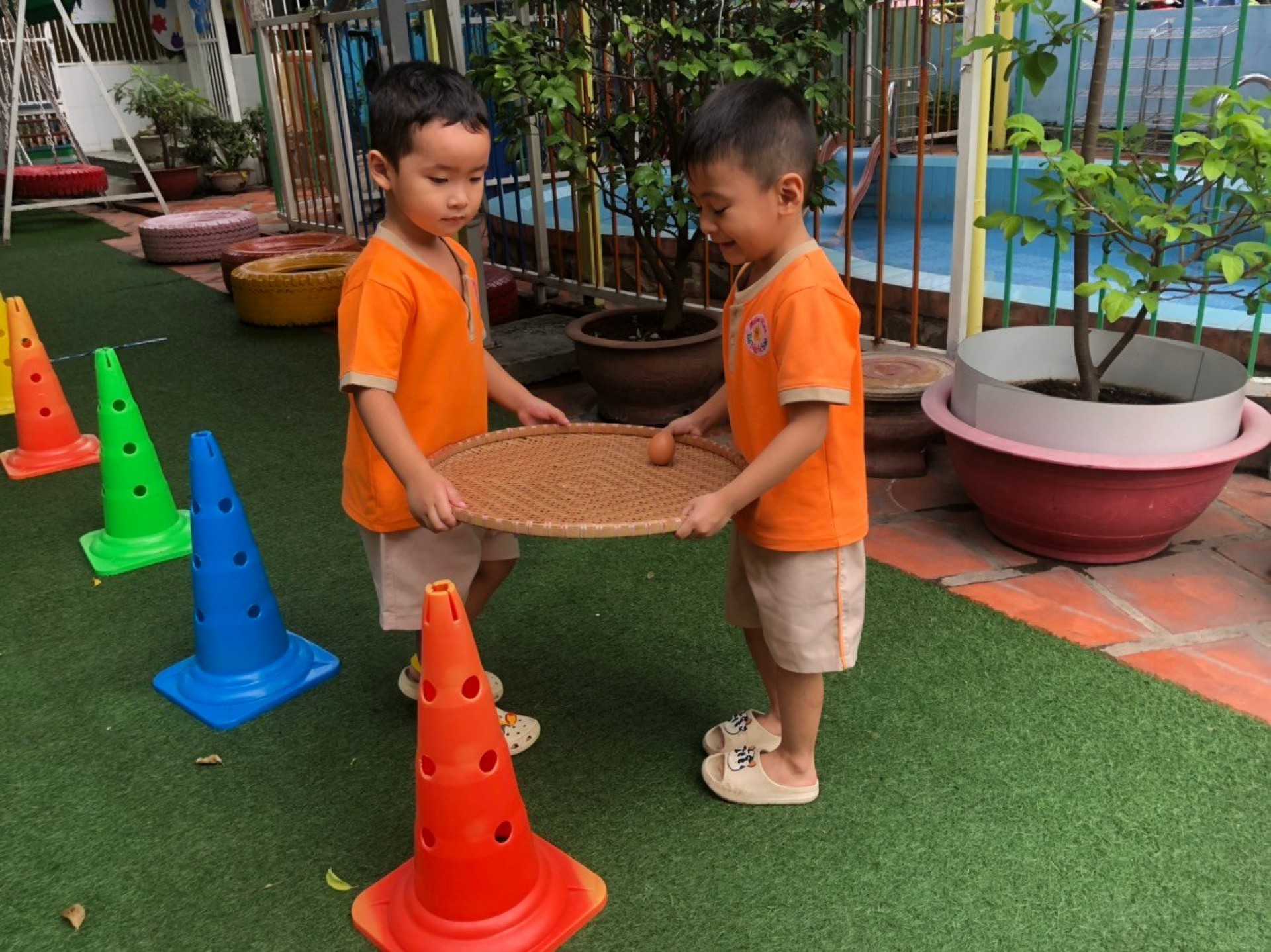 LỚP CHỒI BÉ TÌM HIỂU TRỨNG CÓ Ở ĐÂU?