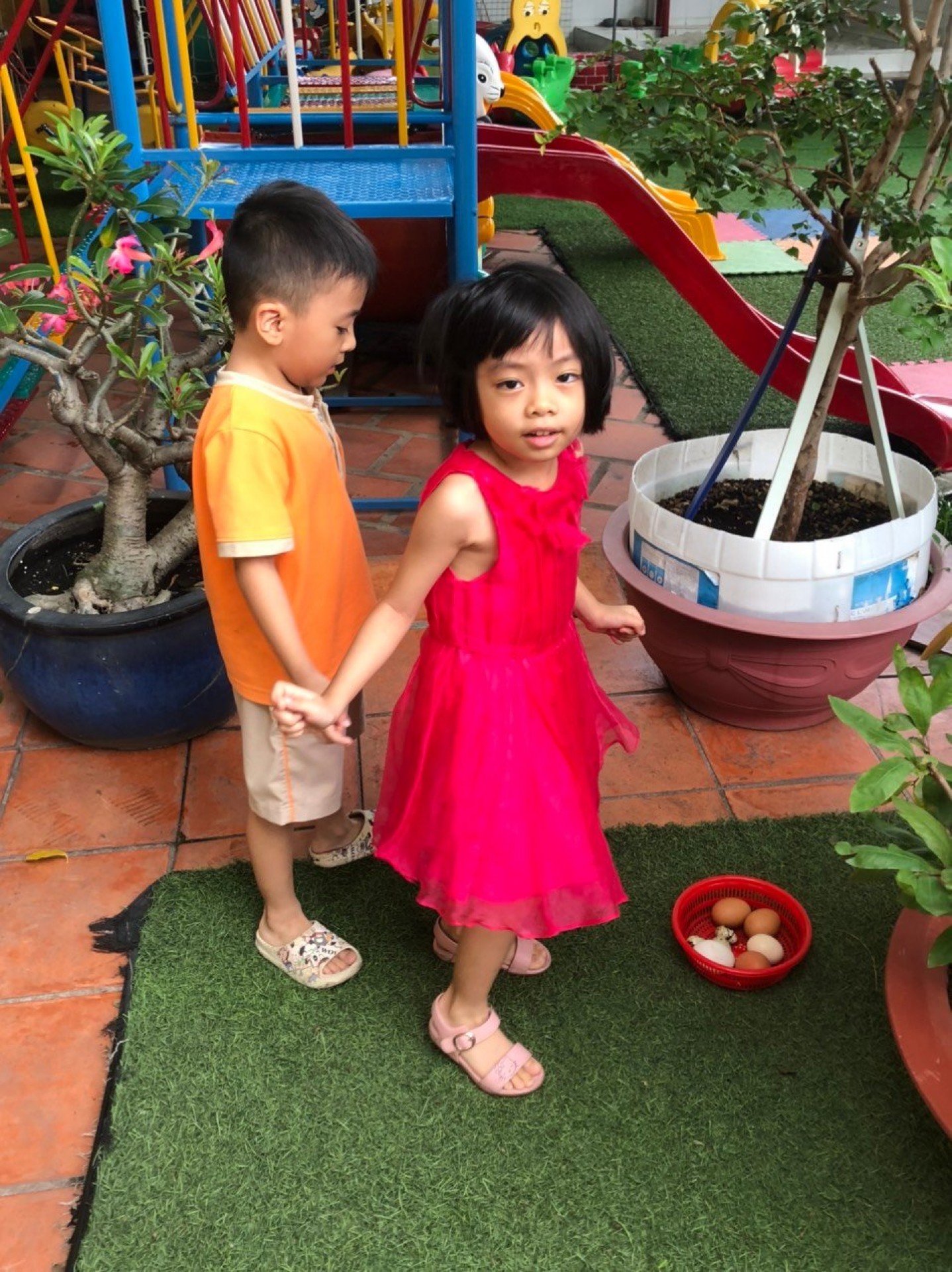 LỚP CHỒI BÉ TÌM HIỂU TRỨNG CÓ Ở ĐÂU?