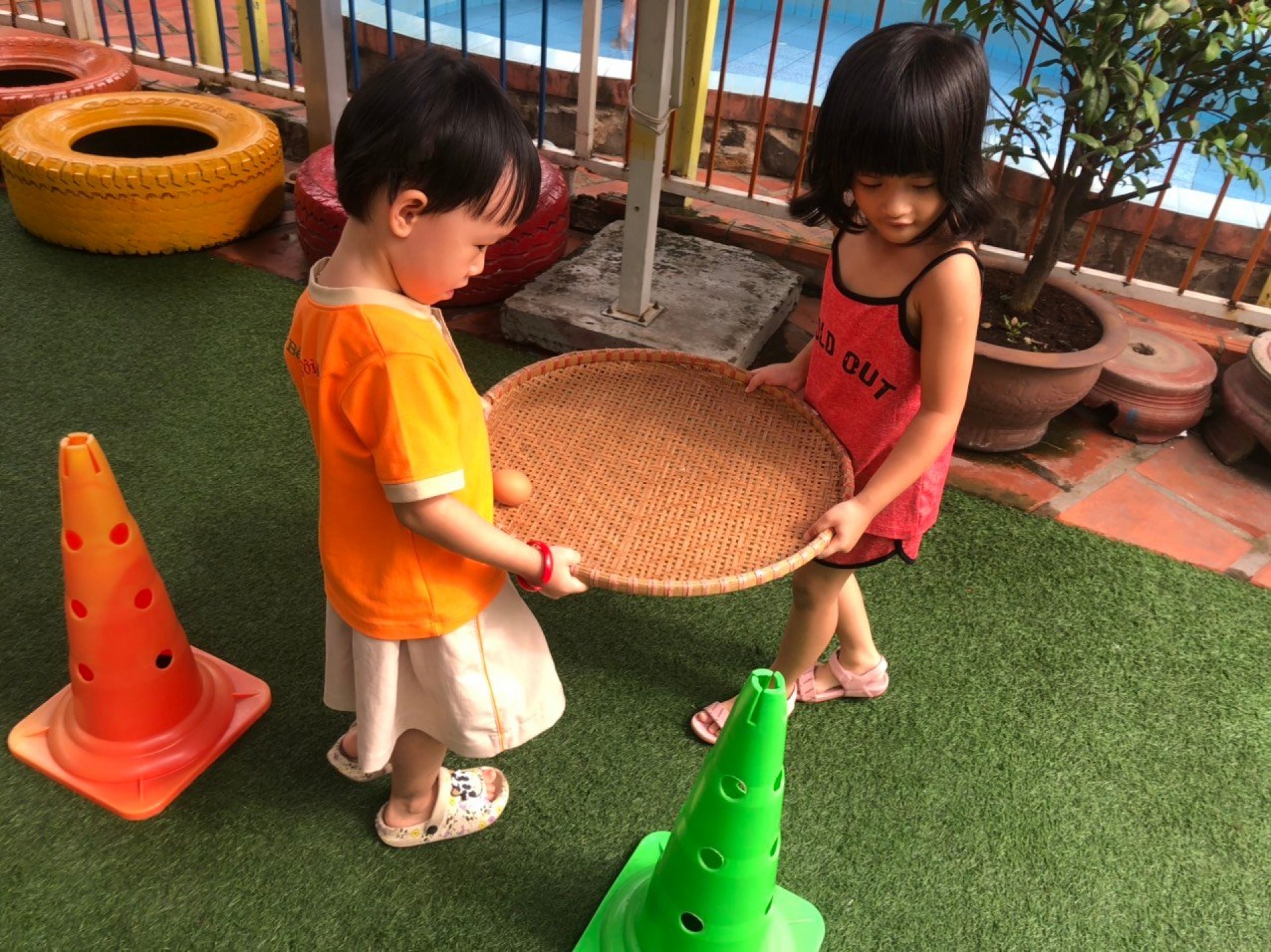 LỚP CHỒI BÉ TÌM HIỂU TRỨNG CÓ Ở ĐÂU?