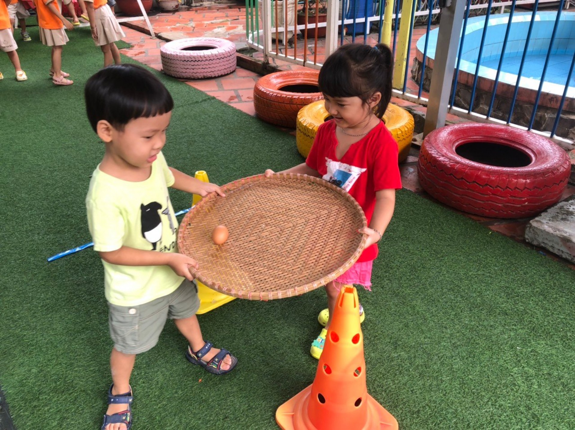 LỚP CHỒI BÉ TÌM HIỂU TRỨNG CÓ Ở ĐÂU?