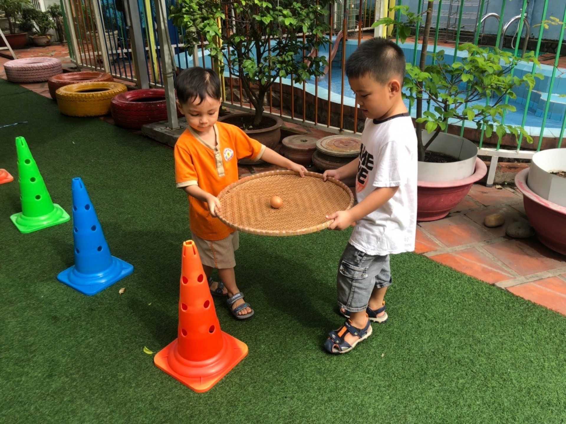 LỚP CHỒI BÉ TÌM HIỂU TRỨNG CÓ Ở ĐÂU?