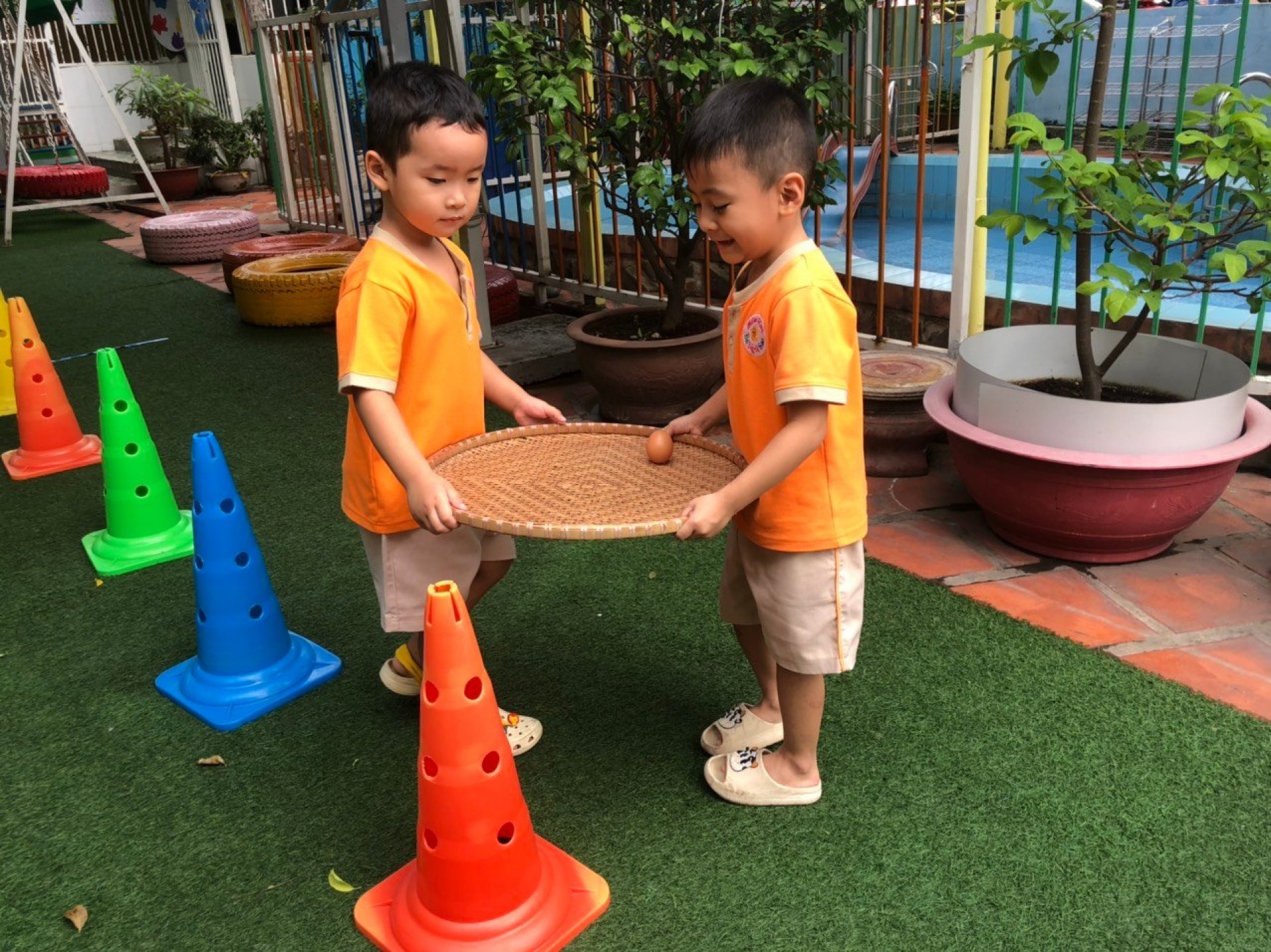 LỚP CHỒI BÉ TÌM HIỂU TRỨNG CÓ Ở ĐÂU?