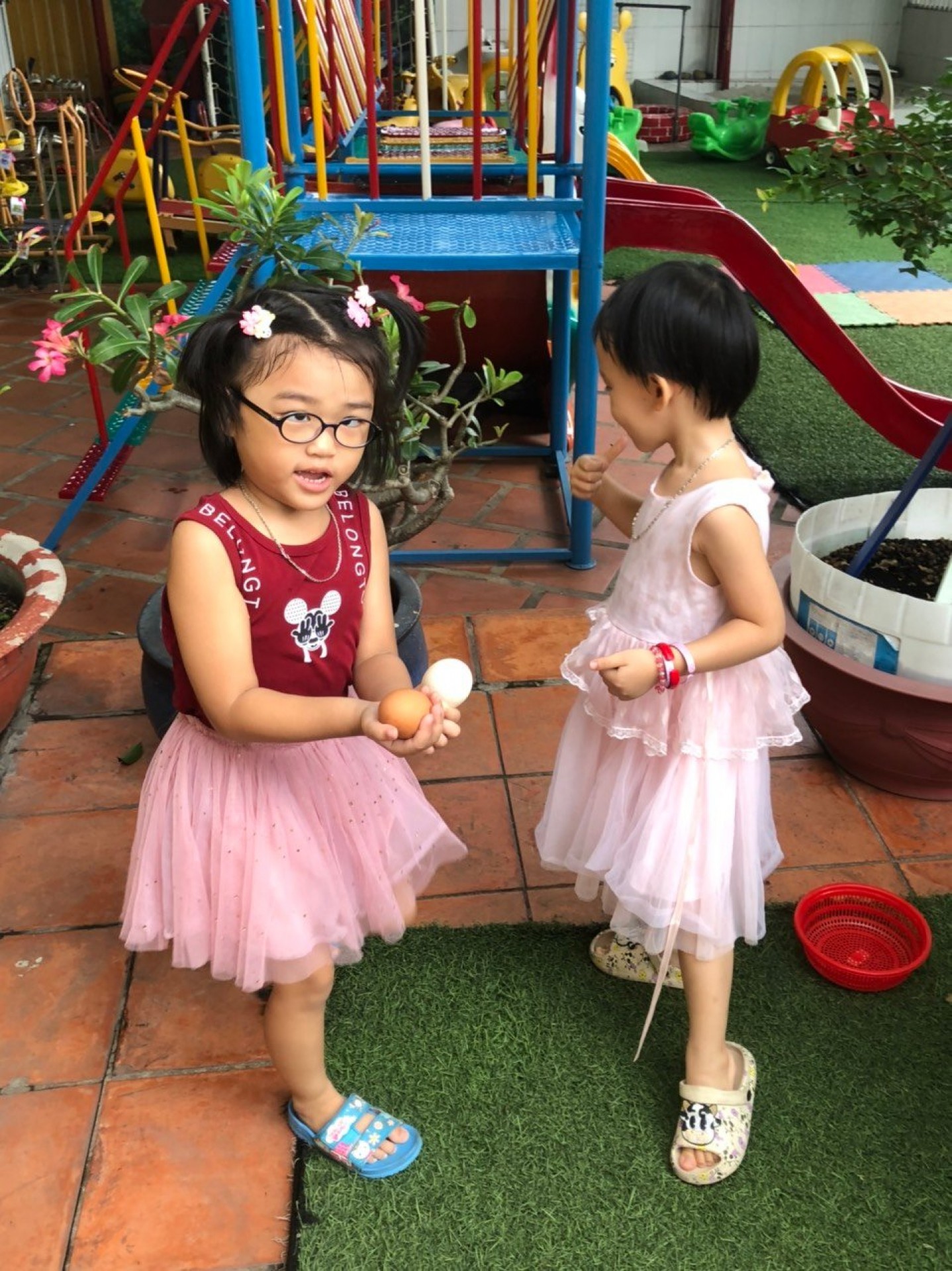 LỚP CHỒI BÉ TÌM HIỂU TRỨNG CÓ Ở ĐÂU?