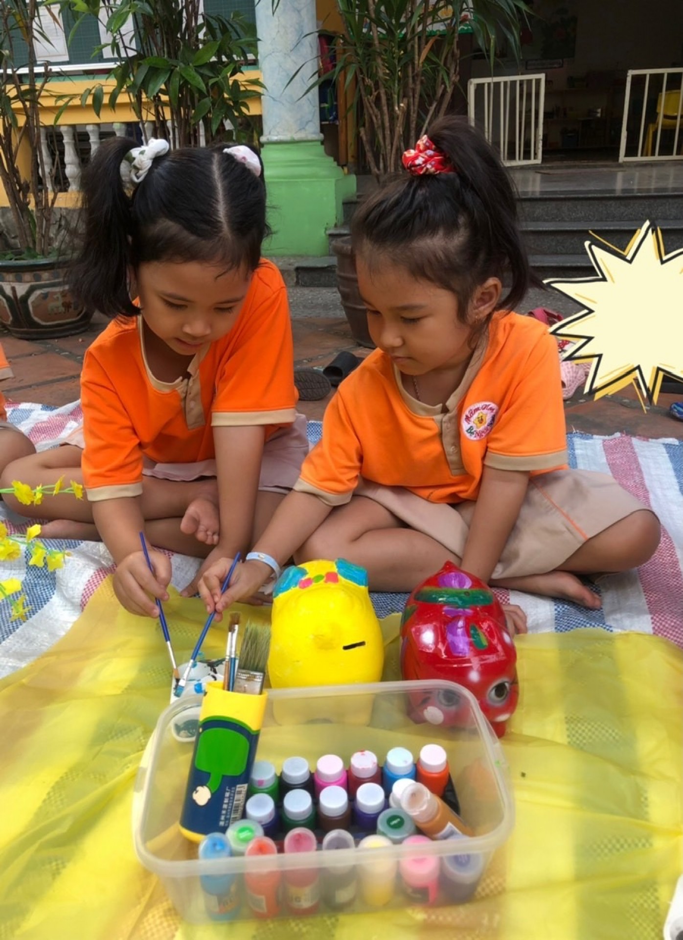 BÉ TRANG TRÍ TẾT 2024