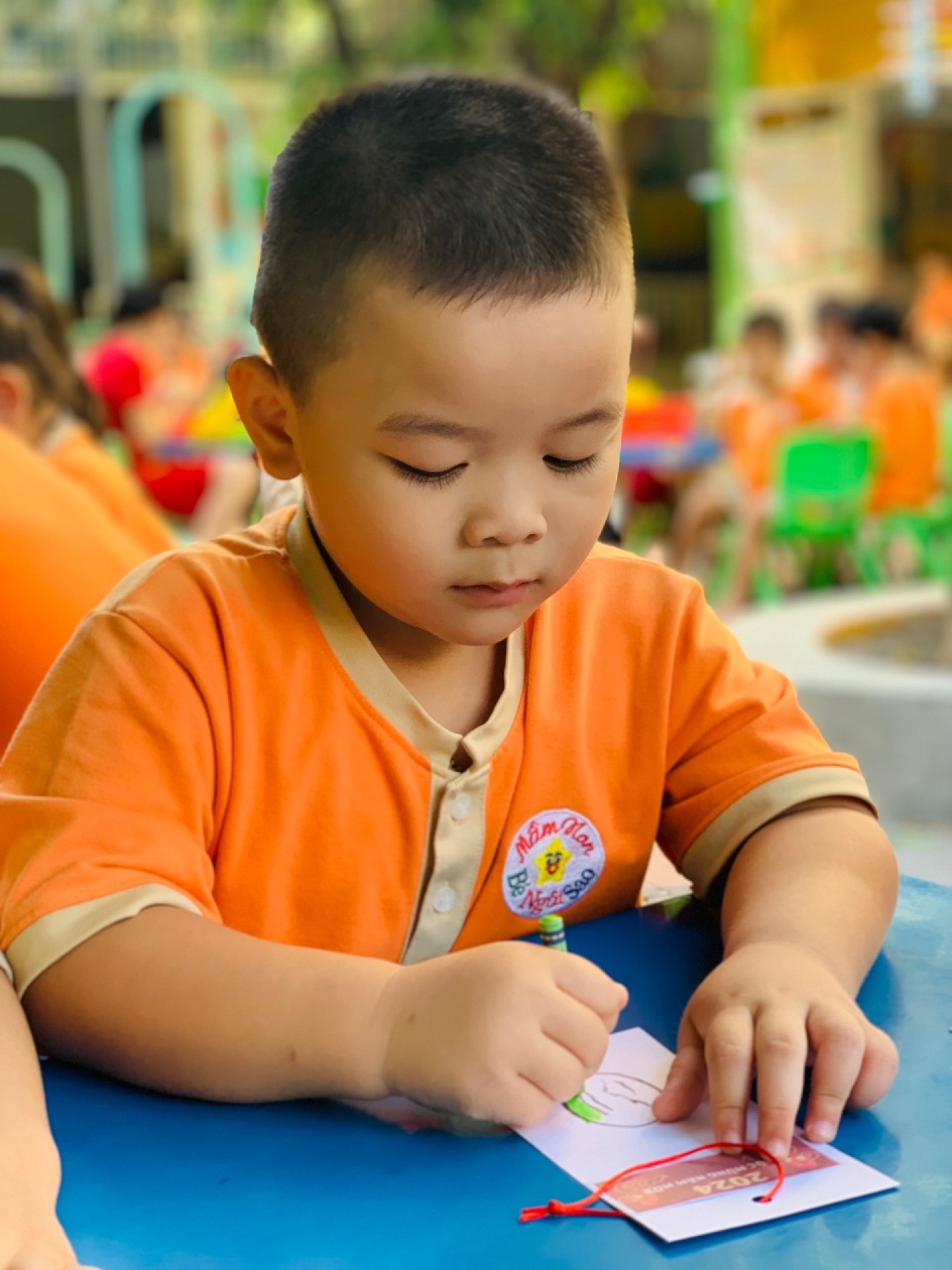 BÉ TRANG TRÍ TẾT 2024