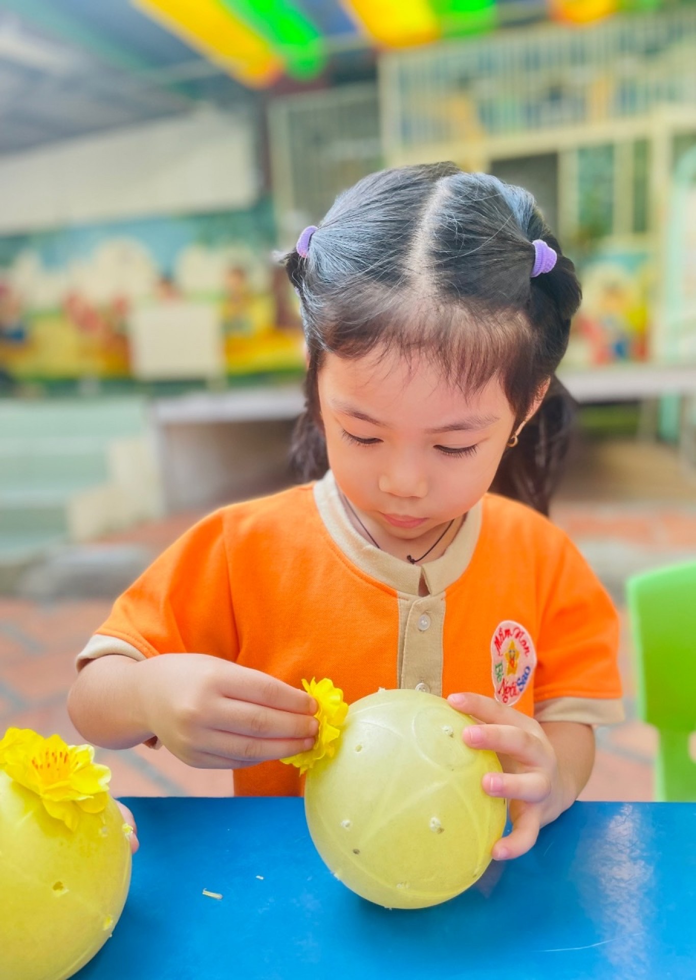 BÉ TRANG TRÍ TẾT 2024